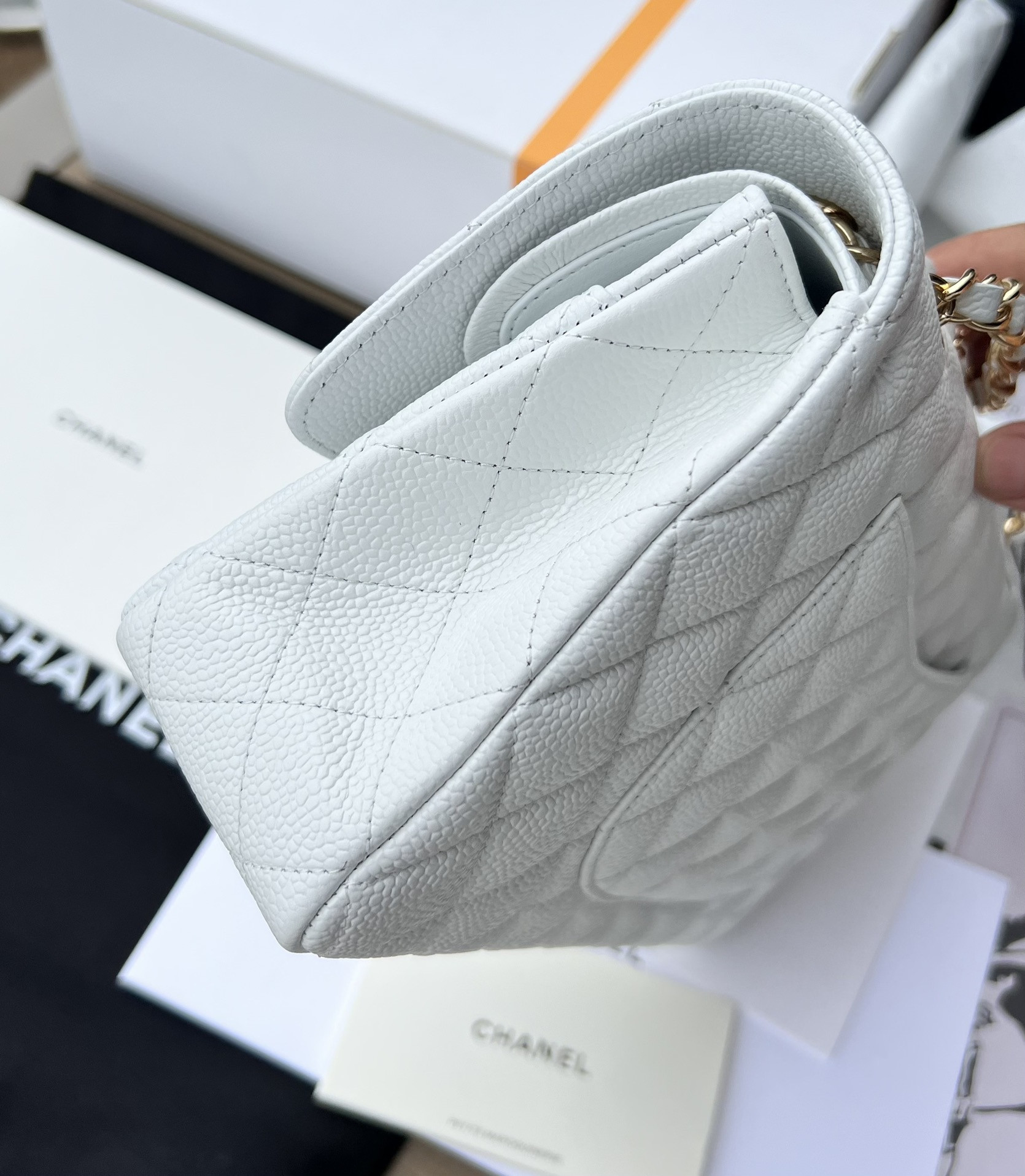 CHANEL CLASSIC HANDBAG GRAINED CALFSKIN GOLD-TONE METAL WHITE 6 × 9.9 × 2.5 in - Image 4