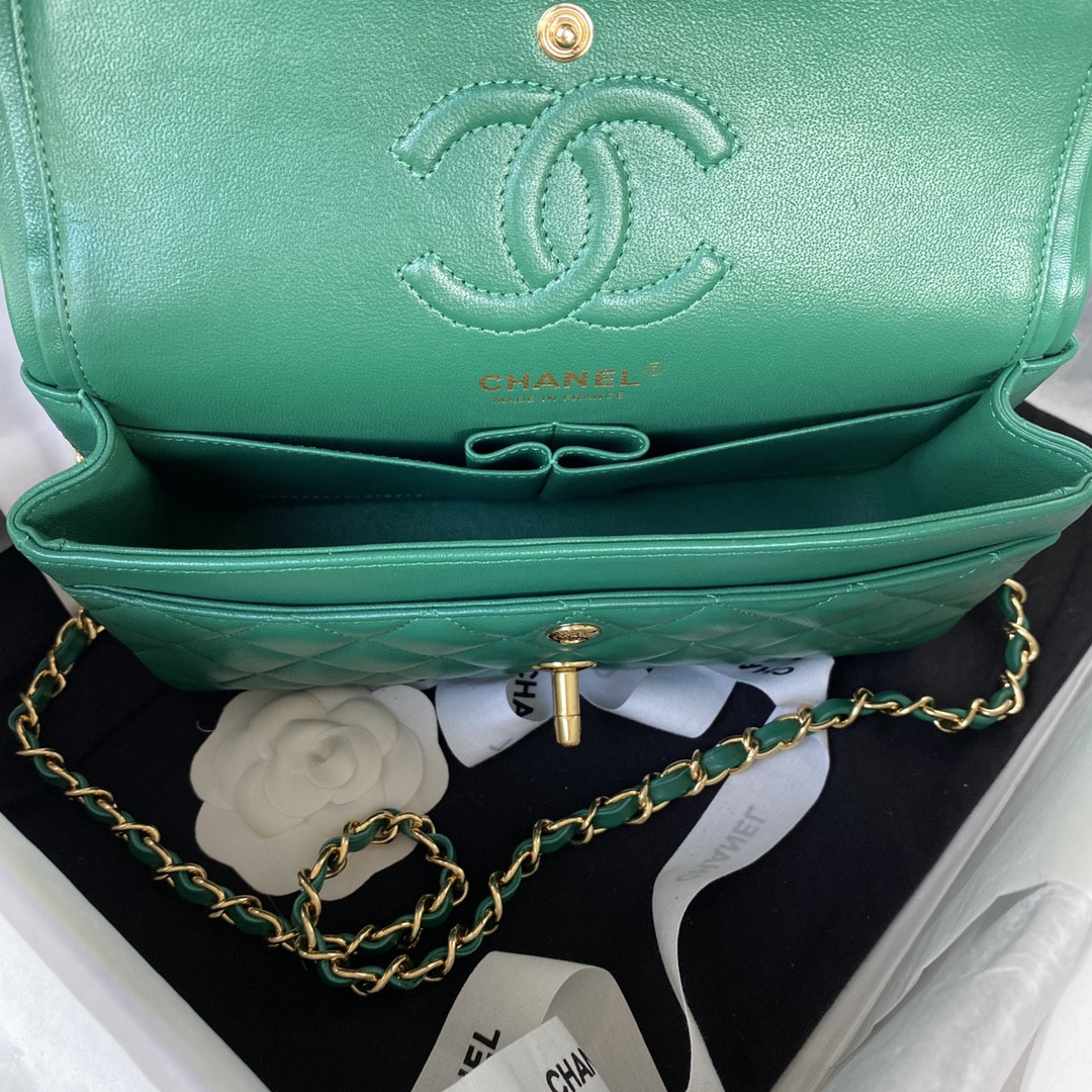 CHANEL SMALL CLASSIC HANDBAG Grained Calfskin Gold-Tone Metal Green 5.7 × 9 × 2.3 in - Image 3
