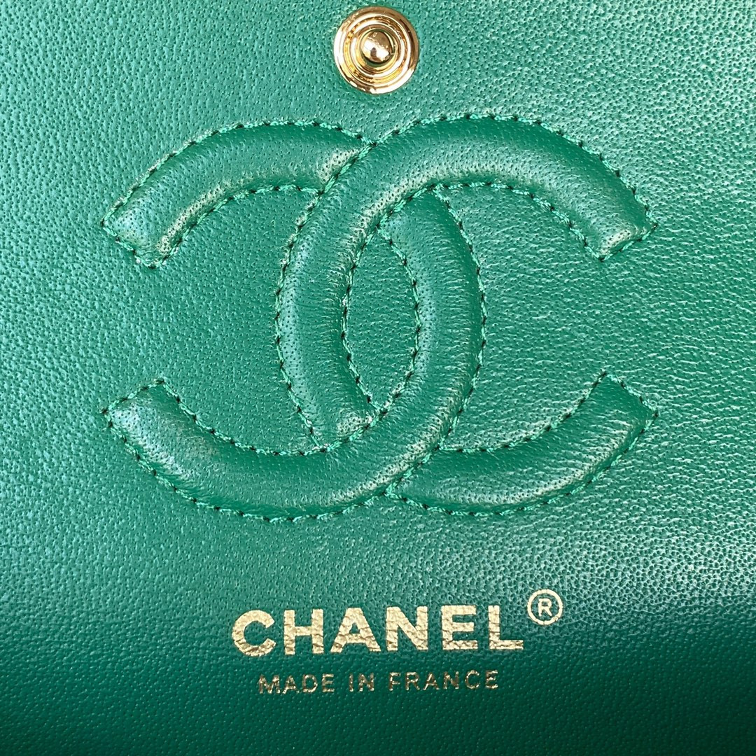 CHANEL SMALL CLASSIC HANDBAG Grained Calfskin Gold-Tone Metal Green 5.7 × 9 × 2.3 in - Image 9