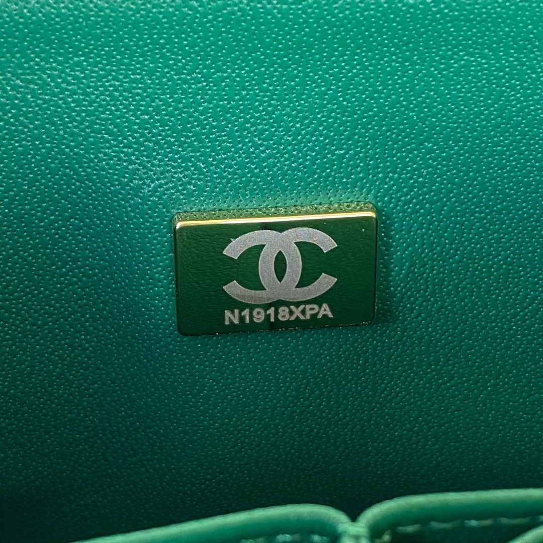CHANEL SMALL CLASSIC HANDBAG Grained Calfskin Gold-Tone Metal Green 5.7 × 9 × 2.3 in - Image 10