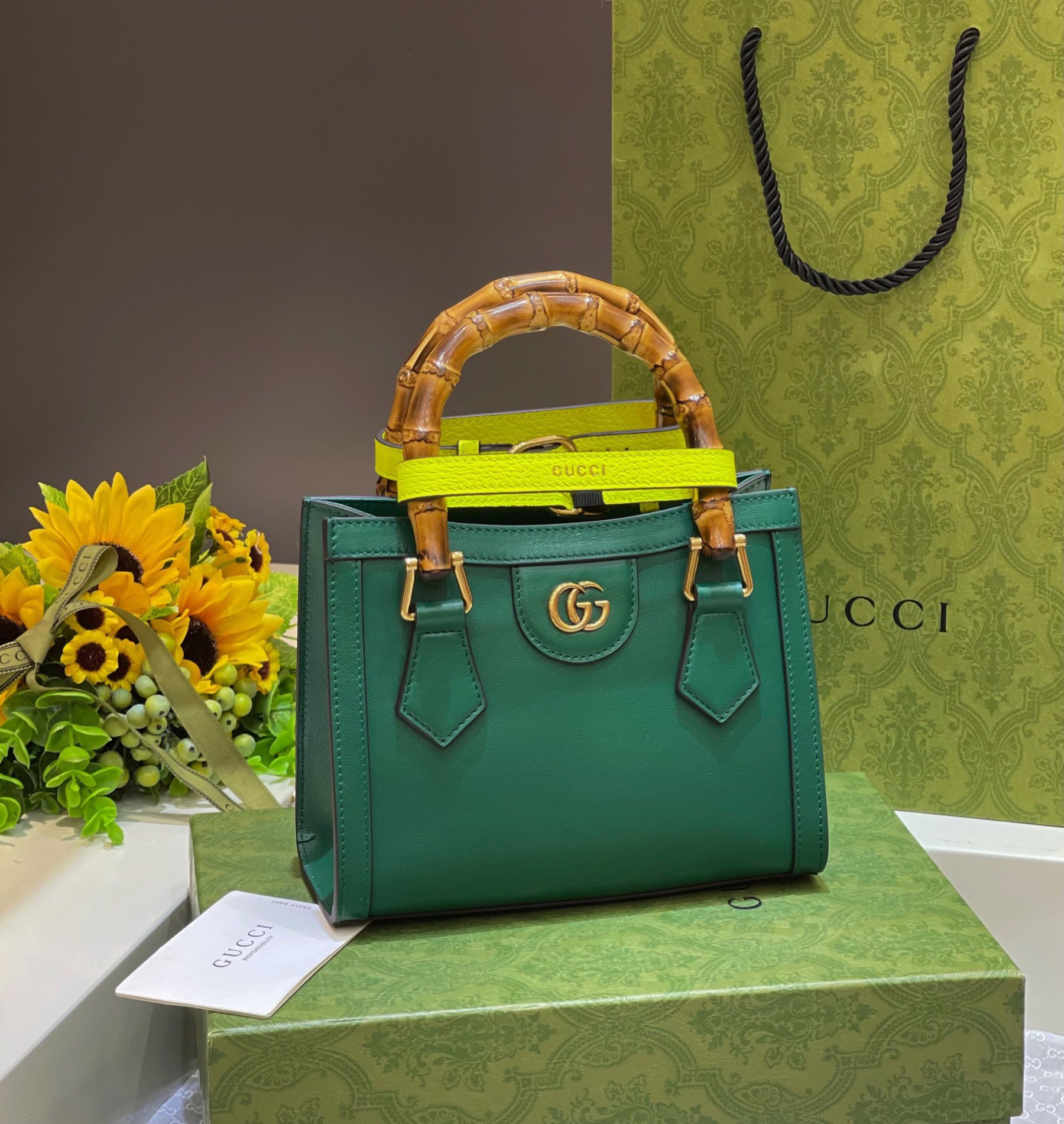 GUCCI DIANA MINI TOTE BAG Green 20W x 16H x 10D CM - Image 2