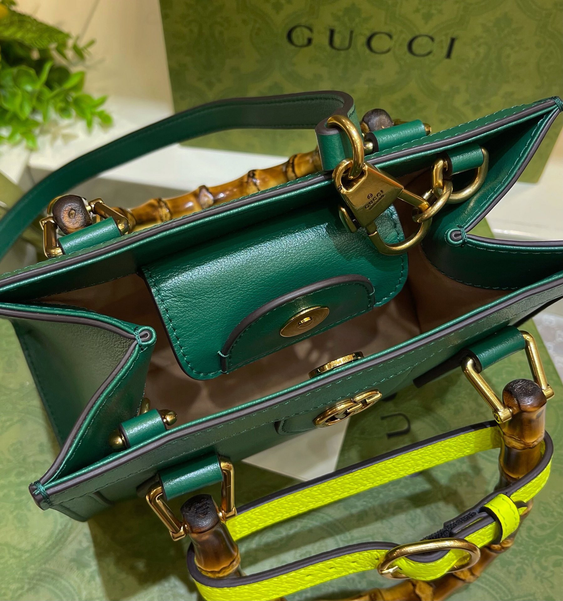 GUCCI DIANA MINI TOTE BAG Green 20W x 16H x 10D CM - Image 10