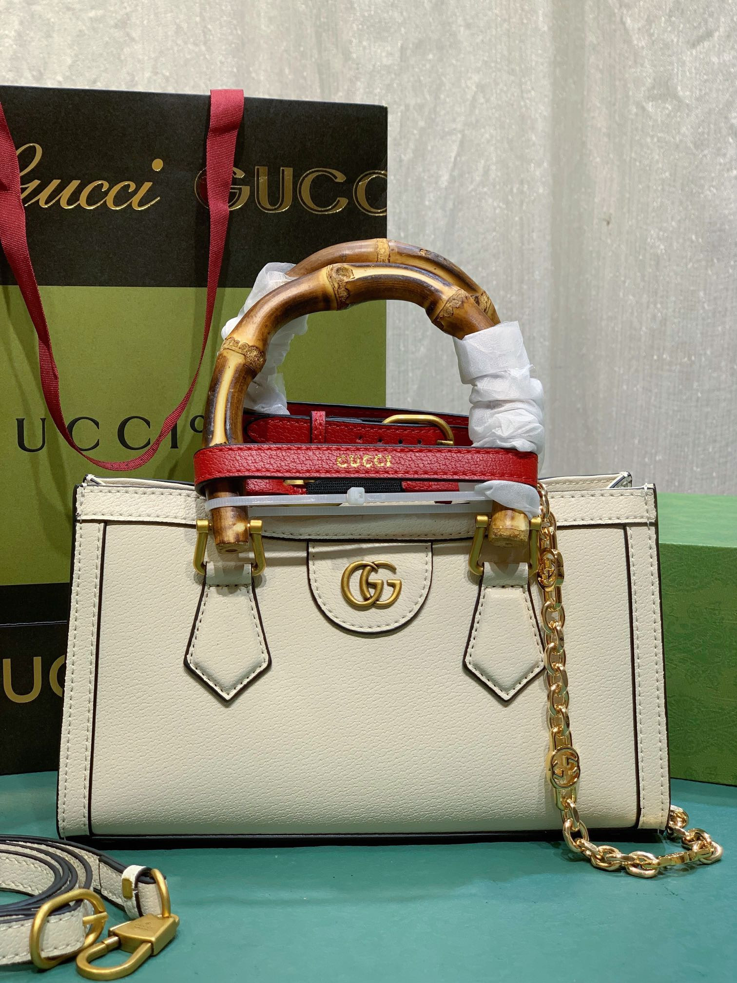 GUCCI DIANA SMALL SHOULDER BAG White 25W x 16H x 9D CM - Image 2