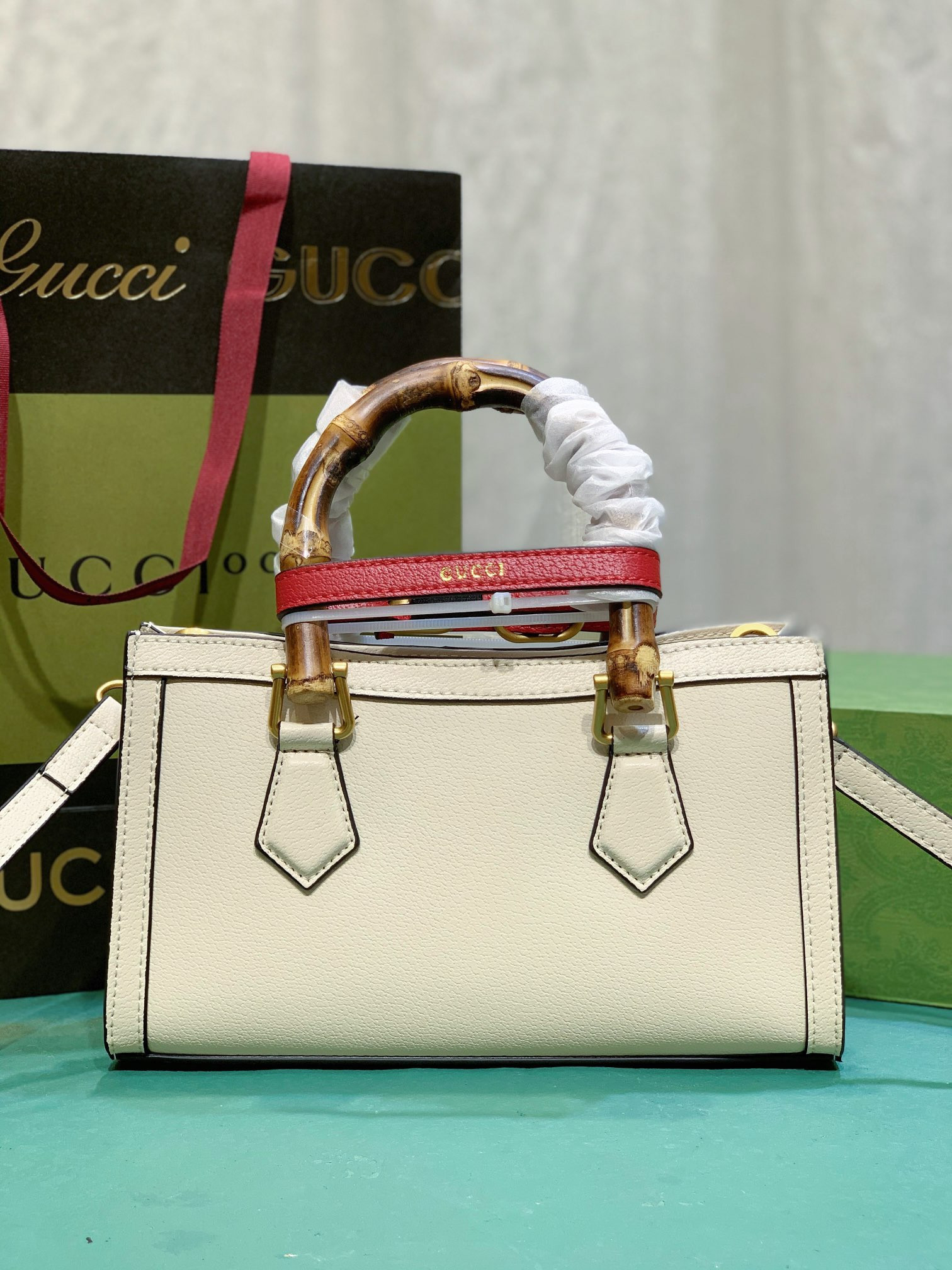 GUCCI DIANA SMALL SHOULDER BAG White 25W x 16H x 9D CM - Image 3