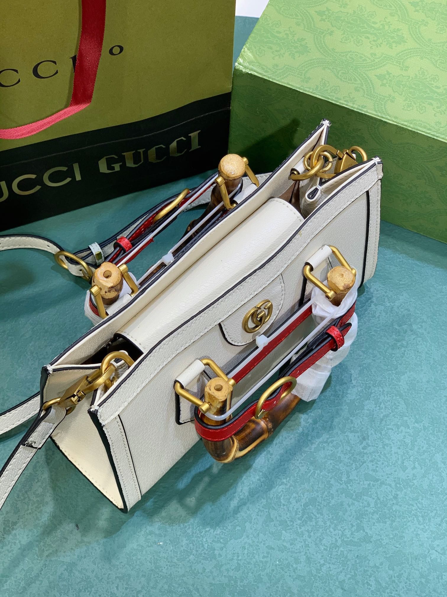 GUCCI DIANA SMALL SHOULDER BAG White 25W x 16H x 9D CM - Image 6