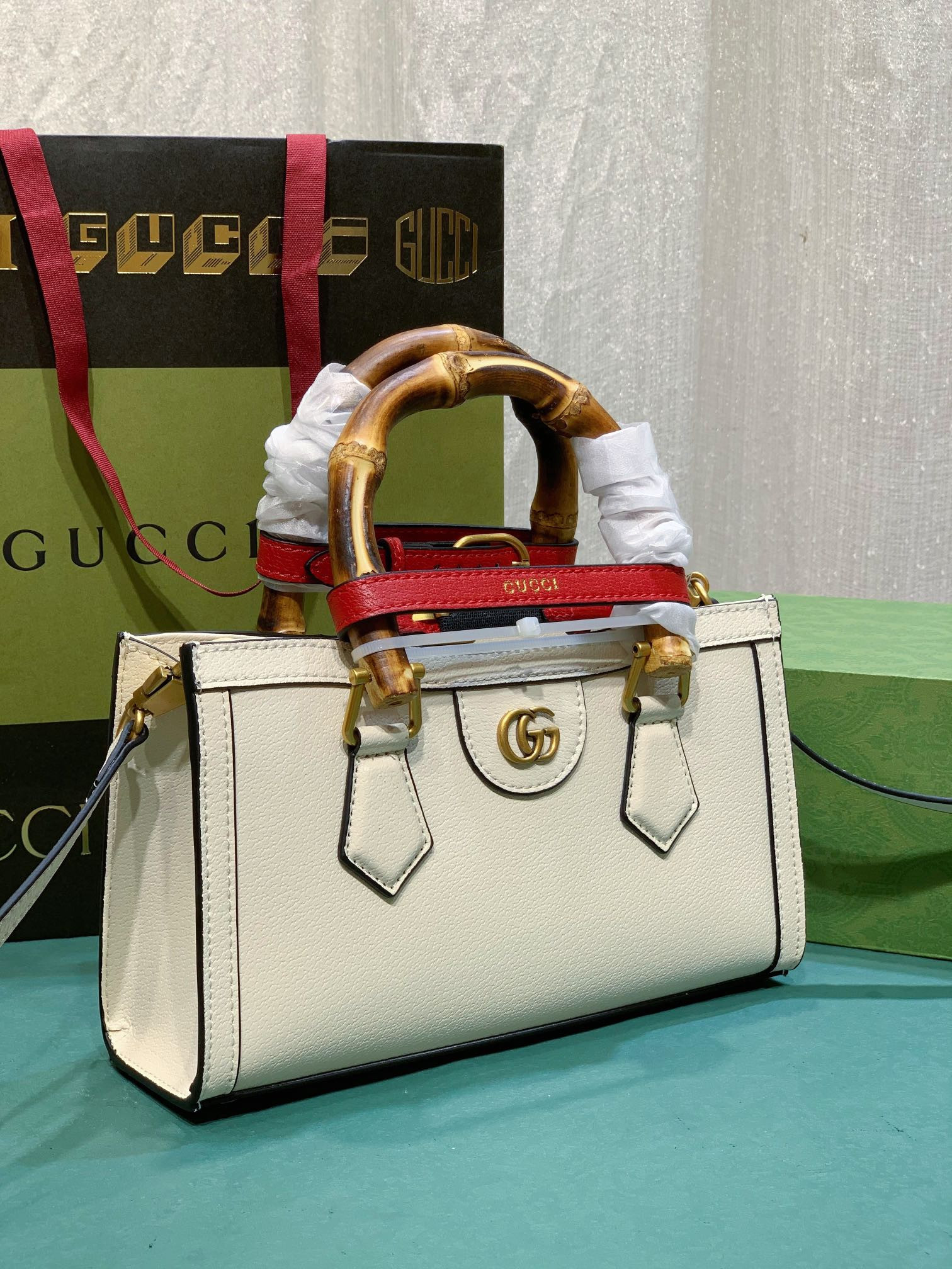 GUCCI DIANA SMALL SHOULDER BAG White 25W x 16H x 9D CM - Image 9