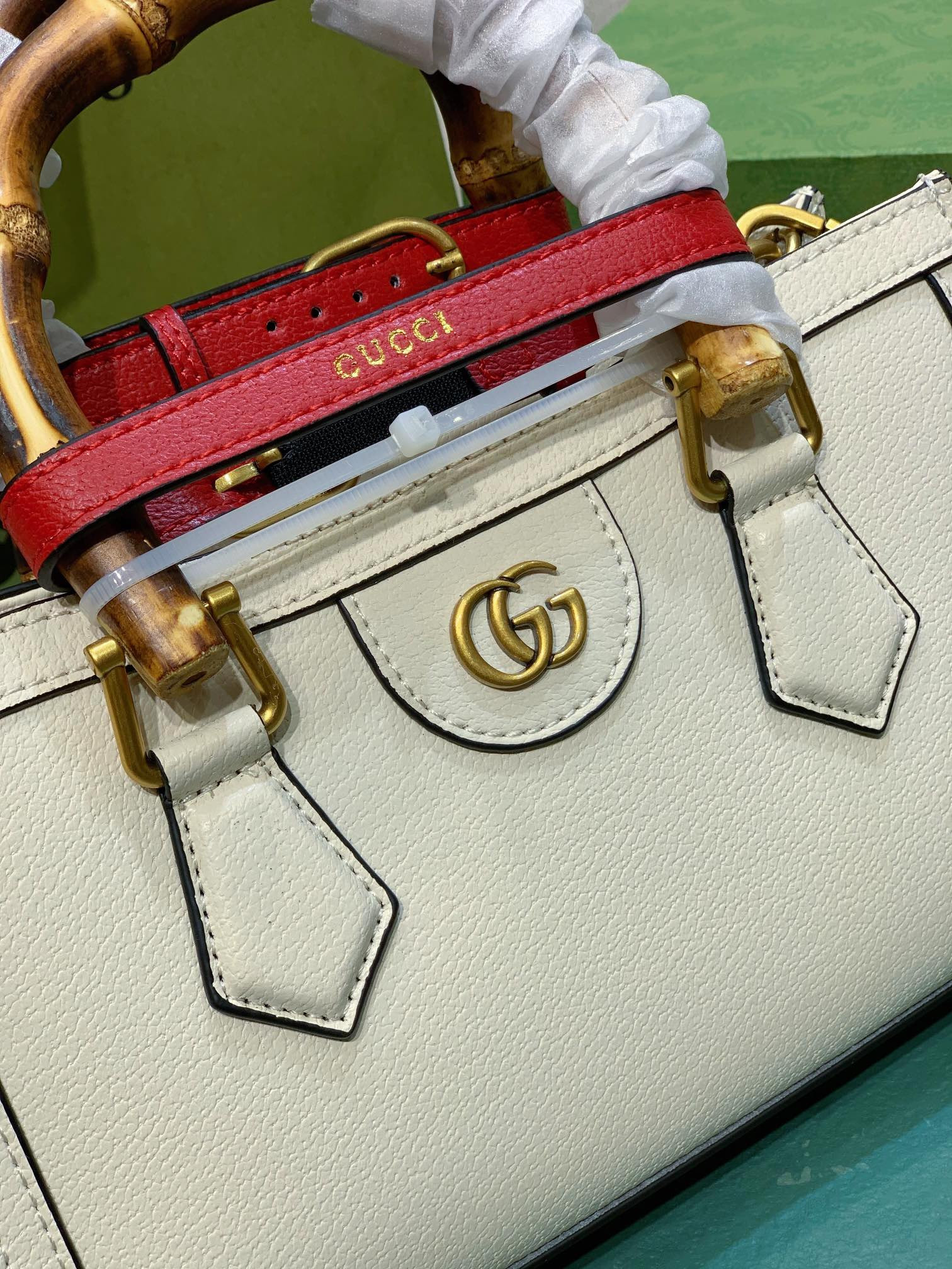 GUCCI DIANA SMALL SHOULDER BAG White 25W x 16H x 9D CM - Image 10