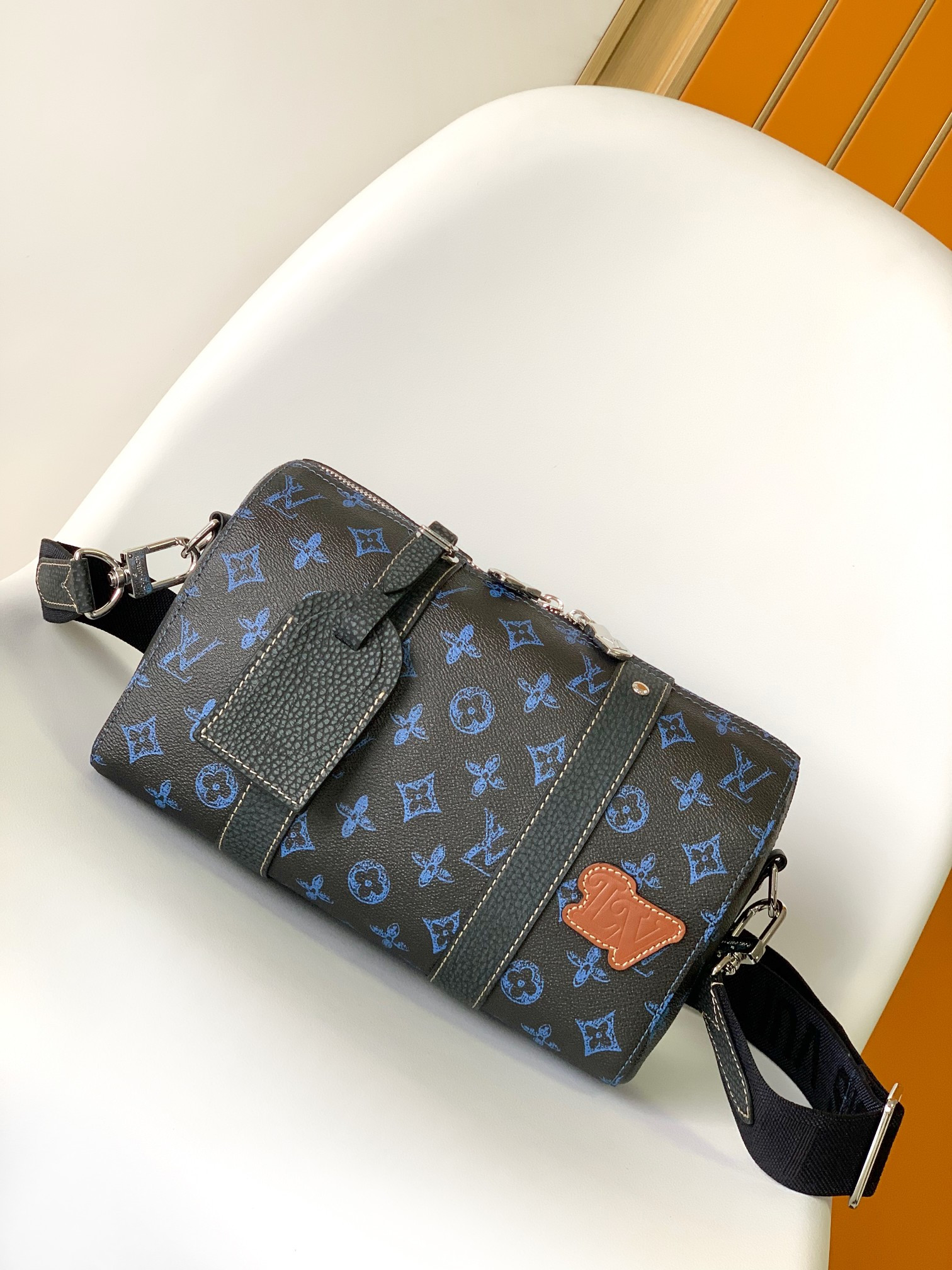 Louis Vuitton Keepall Bandoulière 25 M21543 9.8 x 5.9 x 4.3 inches
