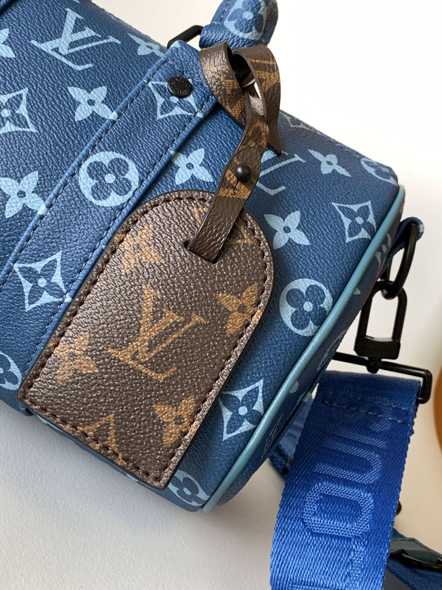 Louis Vuitton Keepall Bandoulière 25 M46803 9.8 x 5.9 x 4.3 inches - Image 6