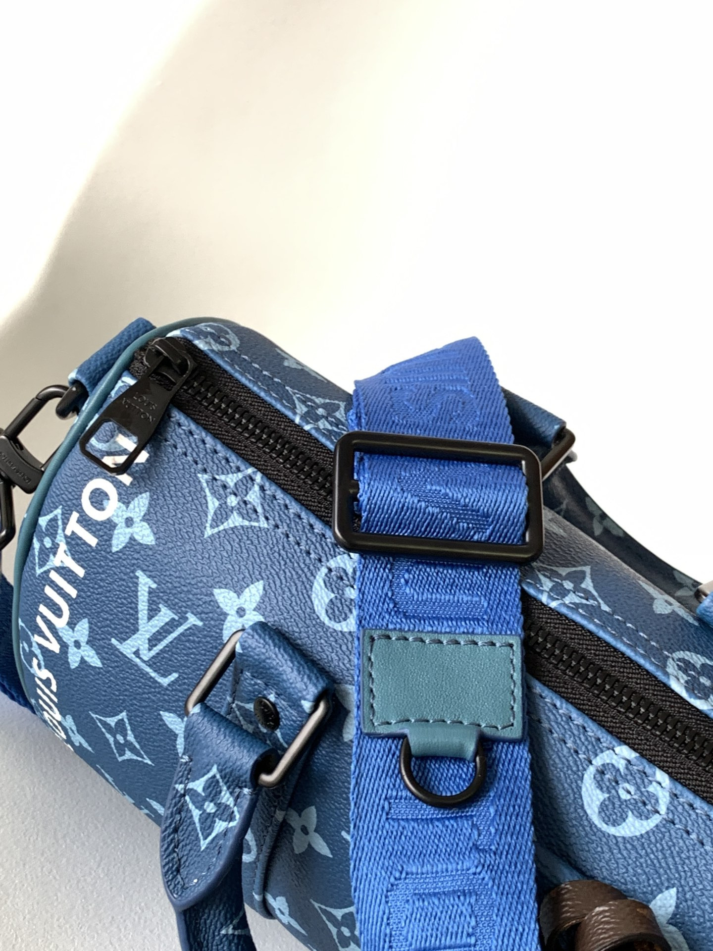 Louis Vuitton Keepall Bandoulière 25 M46803 9.8 x 5.9 x 4.3 inches - Image 8