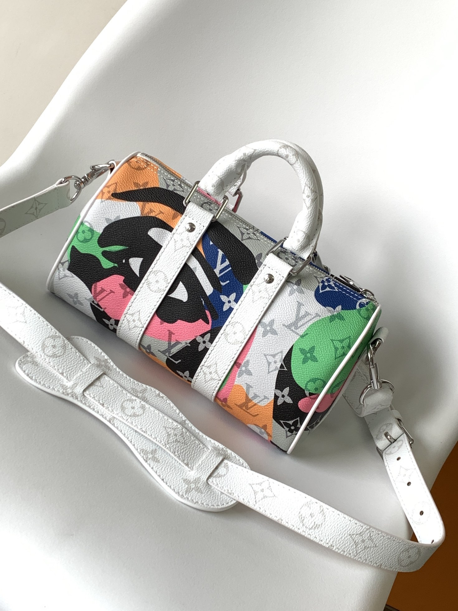 Louis Vuitton Keepall Bandoulière 25 M46678 9.8 x 5.9 x 4.3 inches - Image 4