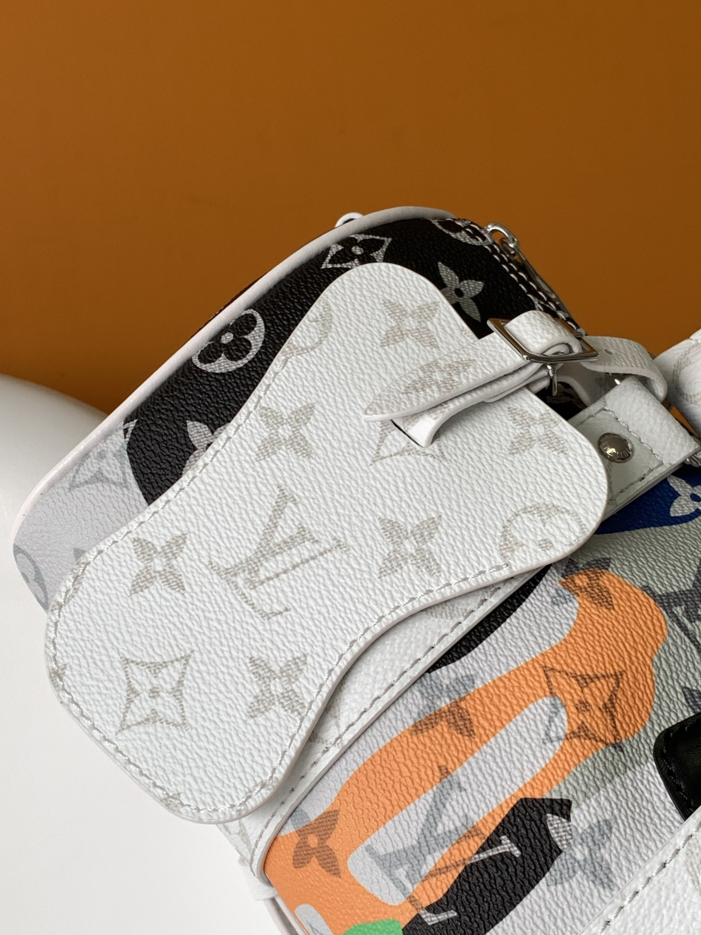 Louis Vuitton Keepall Bandoulière 25 M46678 9.8 x 5.9 x 4.3 inches - Image 6