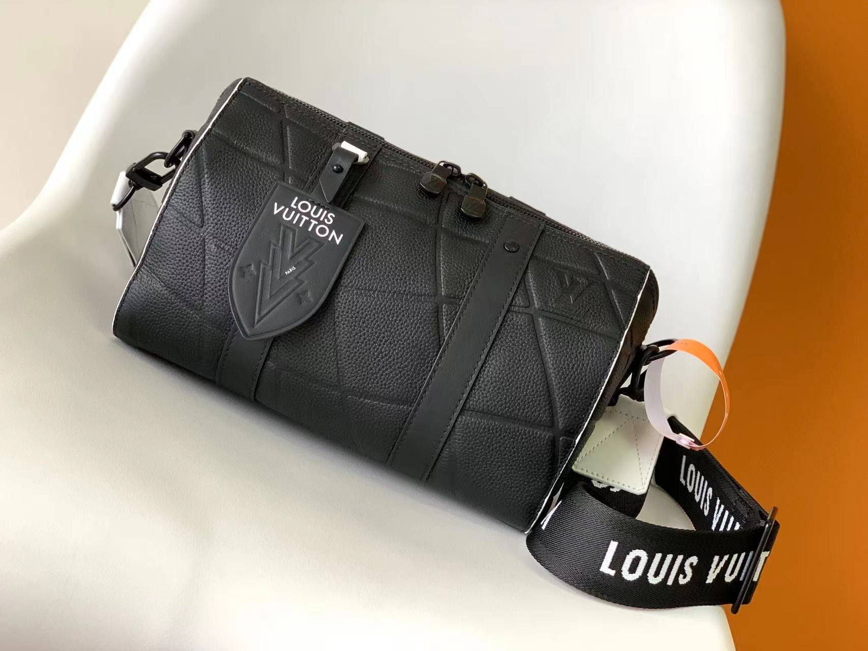 Louis Vuitton Keepall Bandoulière 25 M20900 9.8 x 5.9 x 4.3 inches