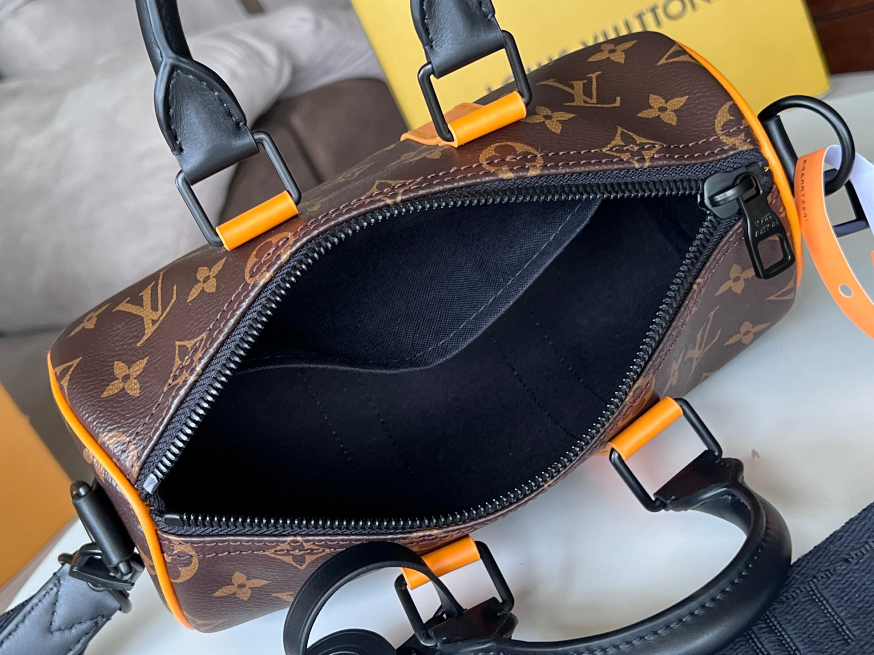 Louis Vuitton Keepall Bandoulière 25 M46687 9.8 x 5.9 x 4.3 inches - Image 9
