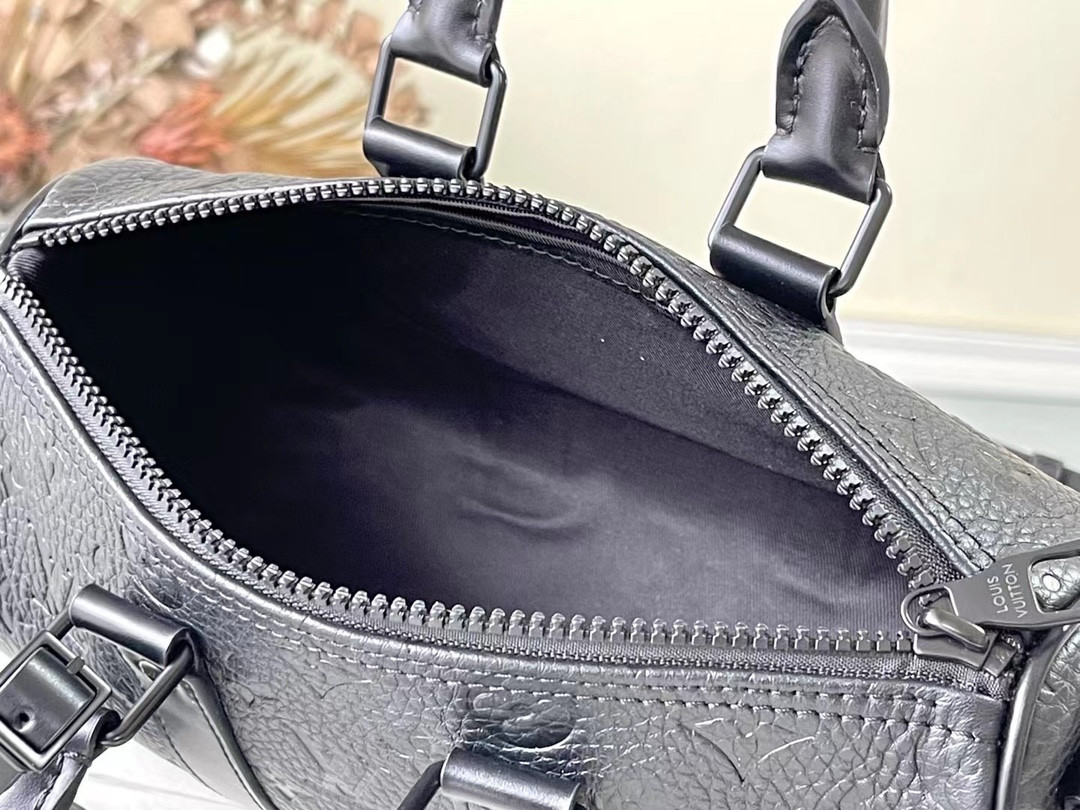 Louis Vuitton Keepall Bandoulière 25 M20900 9.8 x 5.9 x 4.3 inches - Image 10