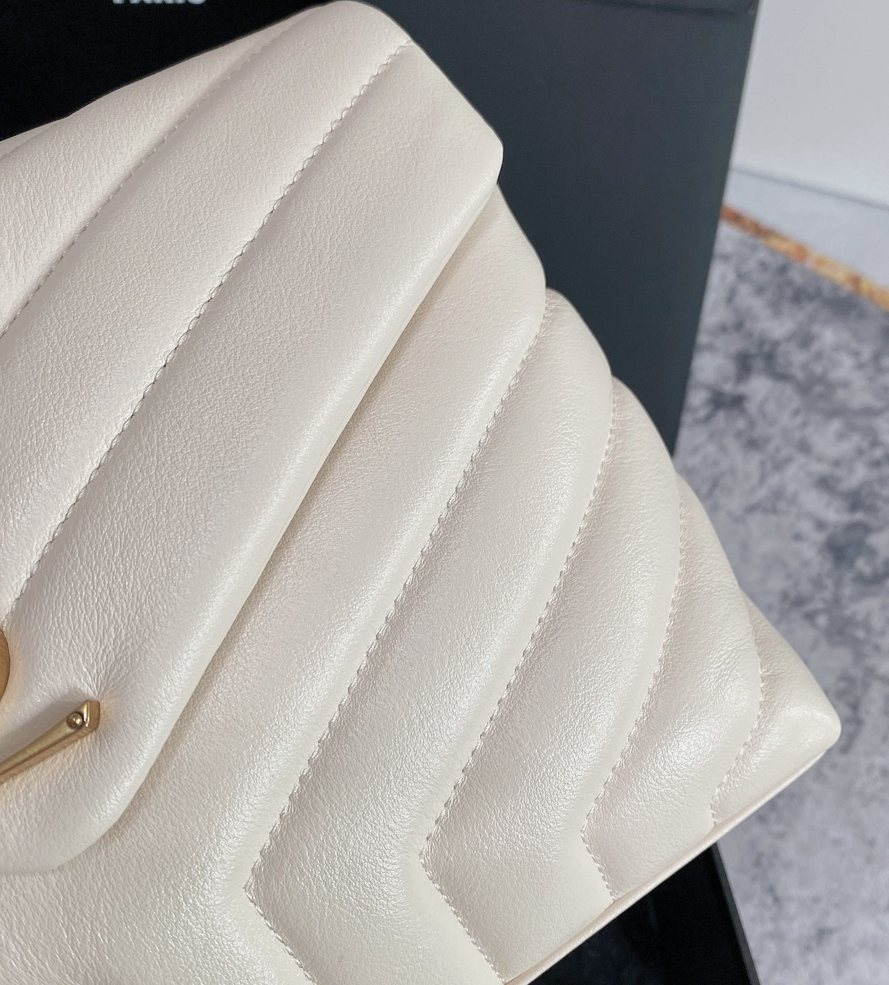 YSL LOULOU SMALL IN QUILTED LEATHER WHITE GOLD 9 X 6.1 X 3.3 INCHES - Image 9