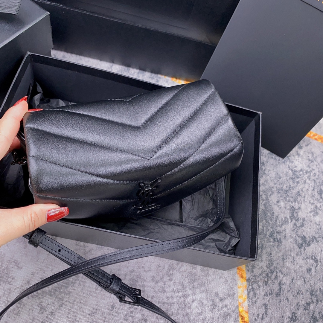 YSL TOY LOULOU IN QUILTED LEATHER ALL BLACK 7.9 X 5.5 X 3 INCHES - Image 4