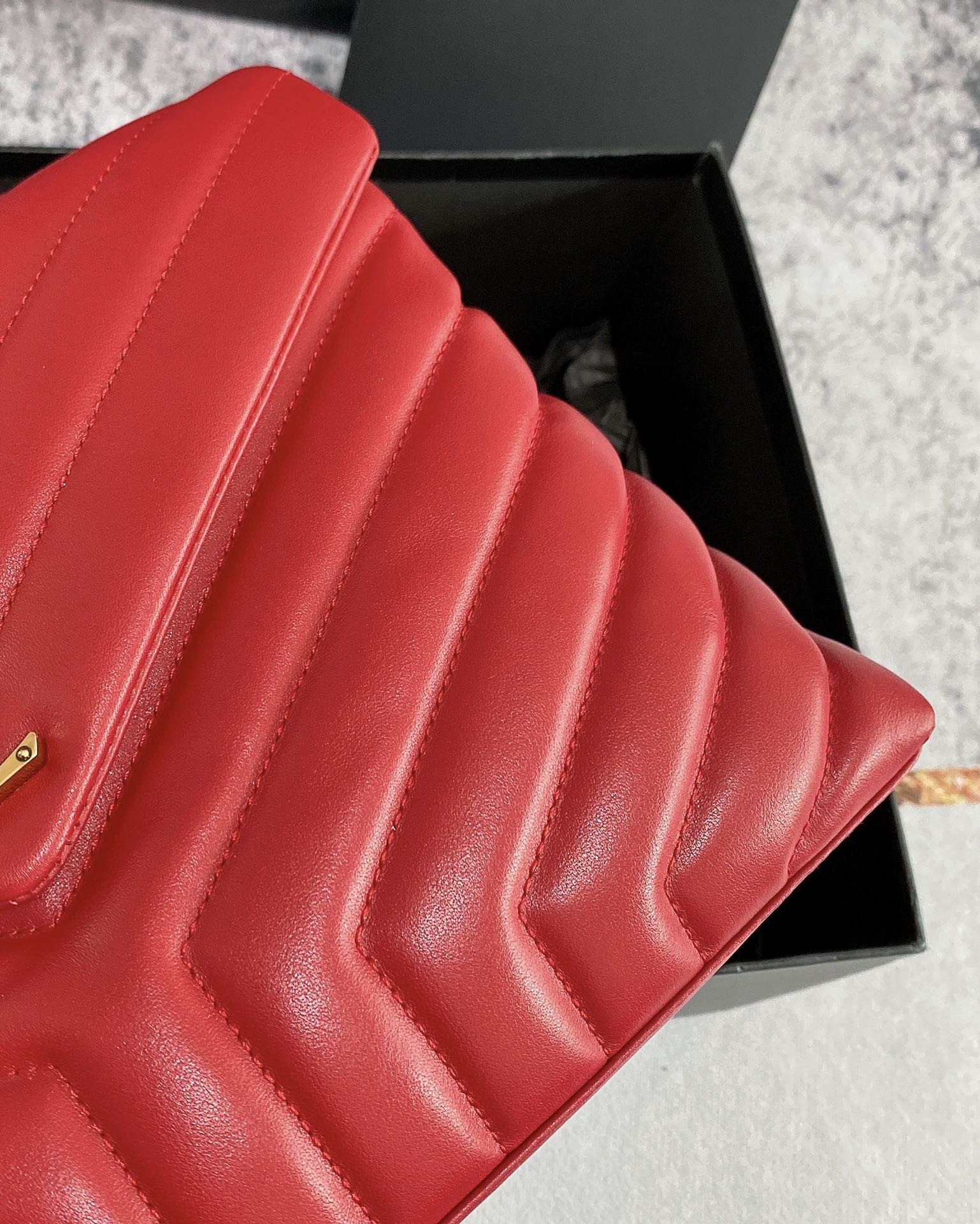 YSL LOULOU MEDIUM IN QUILTED LEATHER RED 12.5 X 8.6 X 3.5 INCHES - Image 8