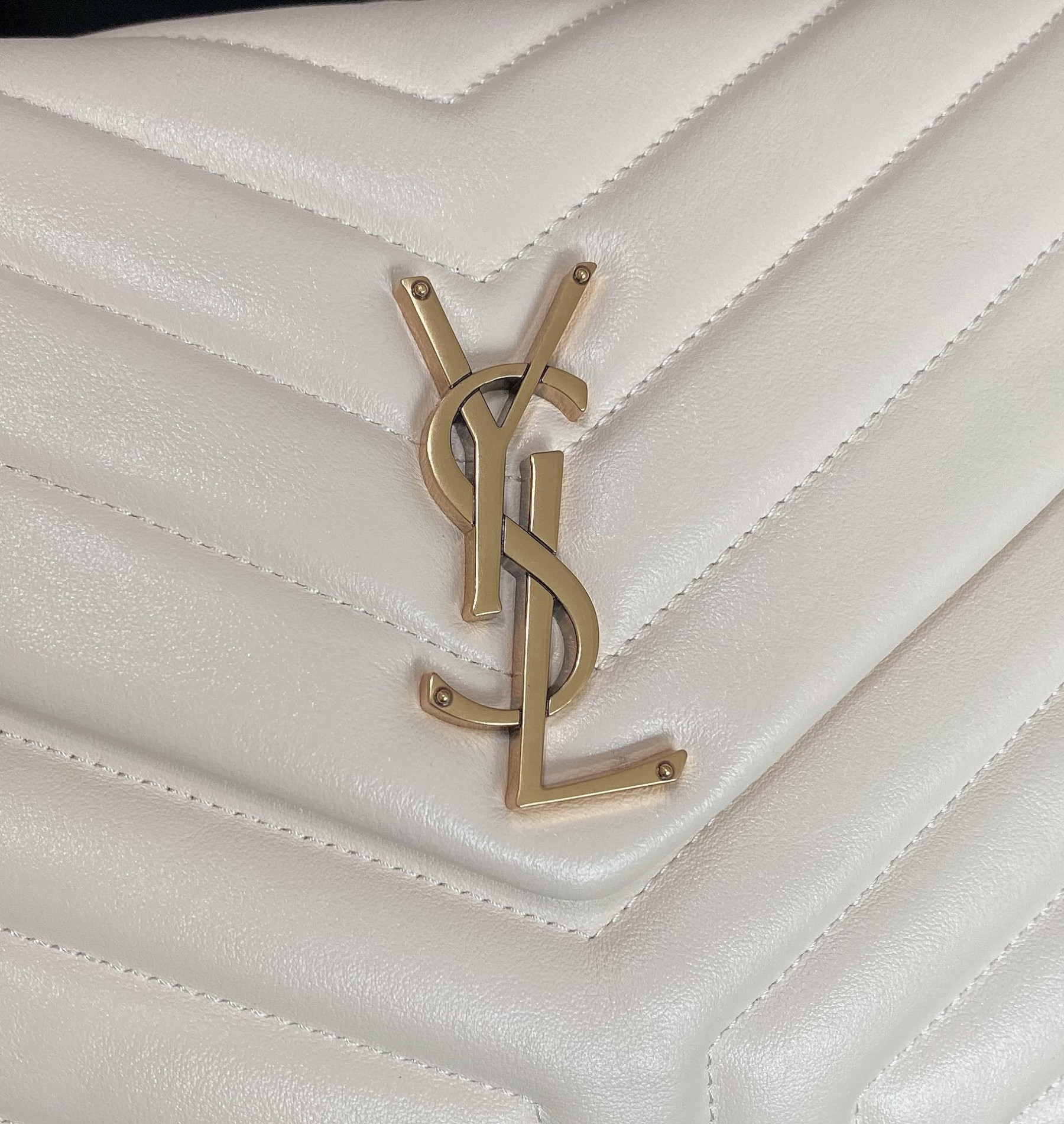 YSL LOULOU MEDIUM IN QUILTED LEATHER BLANC VINTAGE 12.5 X 8.6 X 3.5 INCHES - Image 7