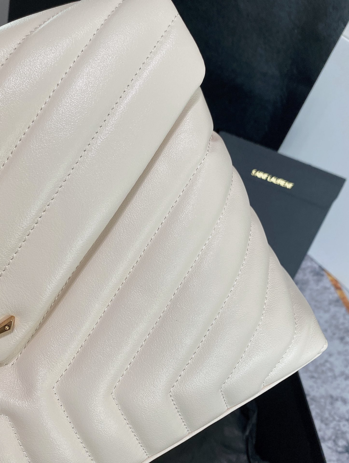 YSL LOULOU MEDIUM IN QUILTED LEATHER BLANC VINTAGE 12.5 X 8.6 X 3.5 INCHES - Image 8