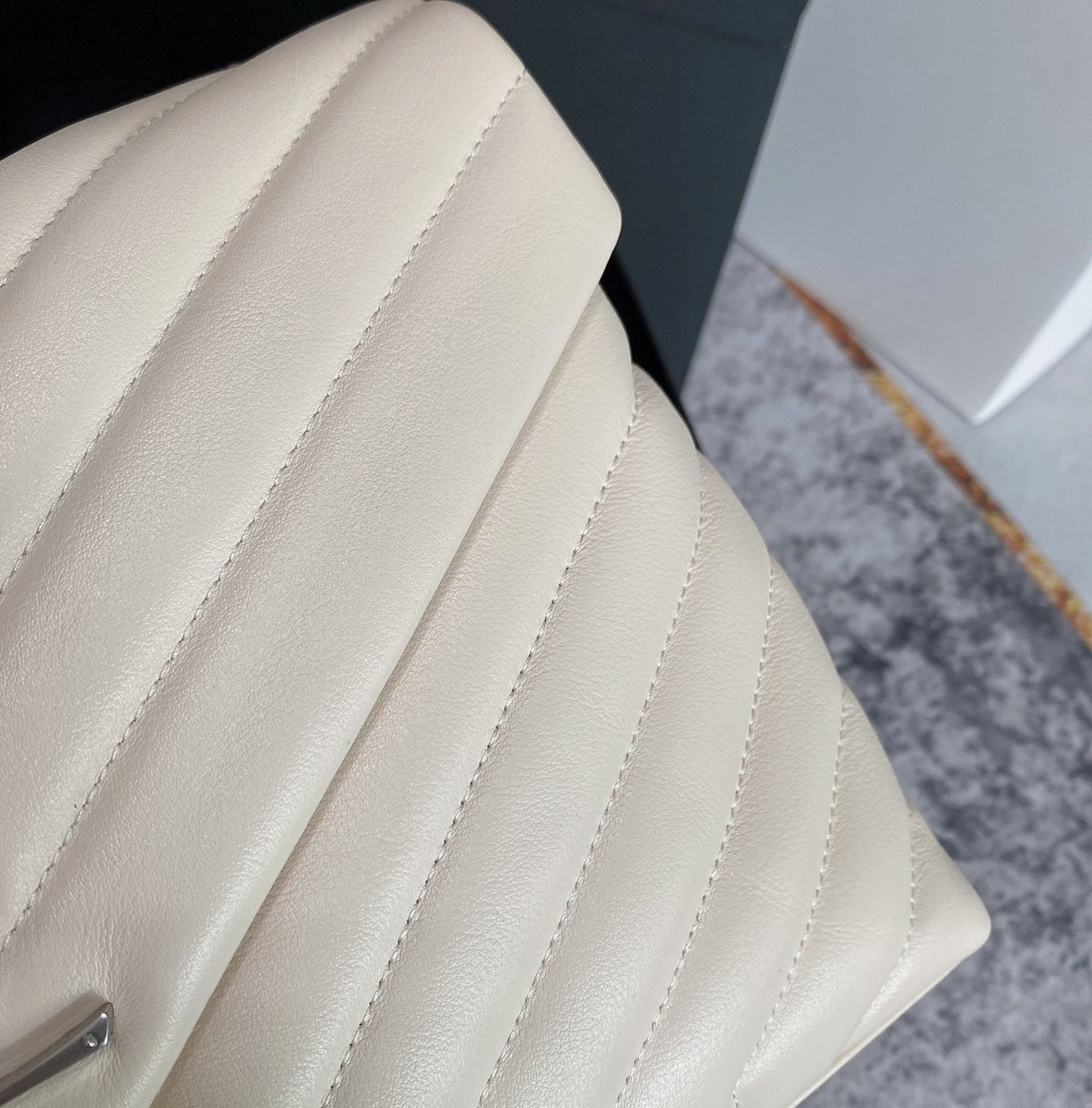 YSL LOULOU MEDIUM IN QUILTED LEATHER BLANC VINTAGE SILVER 12.5 X 8.6 X 3.5 INCHES - Image 7