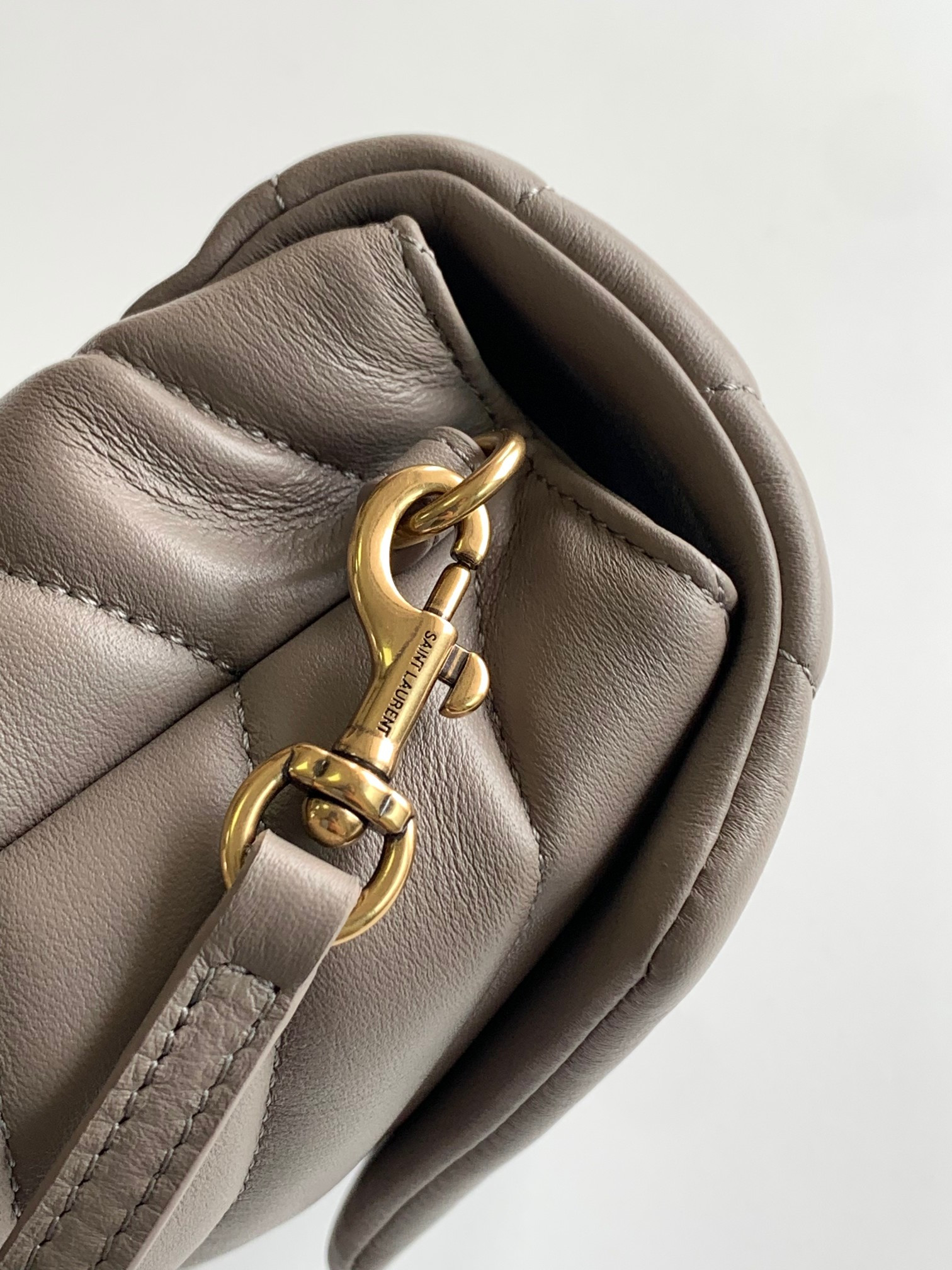 YSL TOY LOULOU IN QUILTED LEATHER GREYISH BROWN 7.9 X 5.5 X 3 INCHES - Image 7