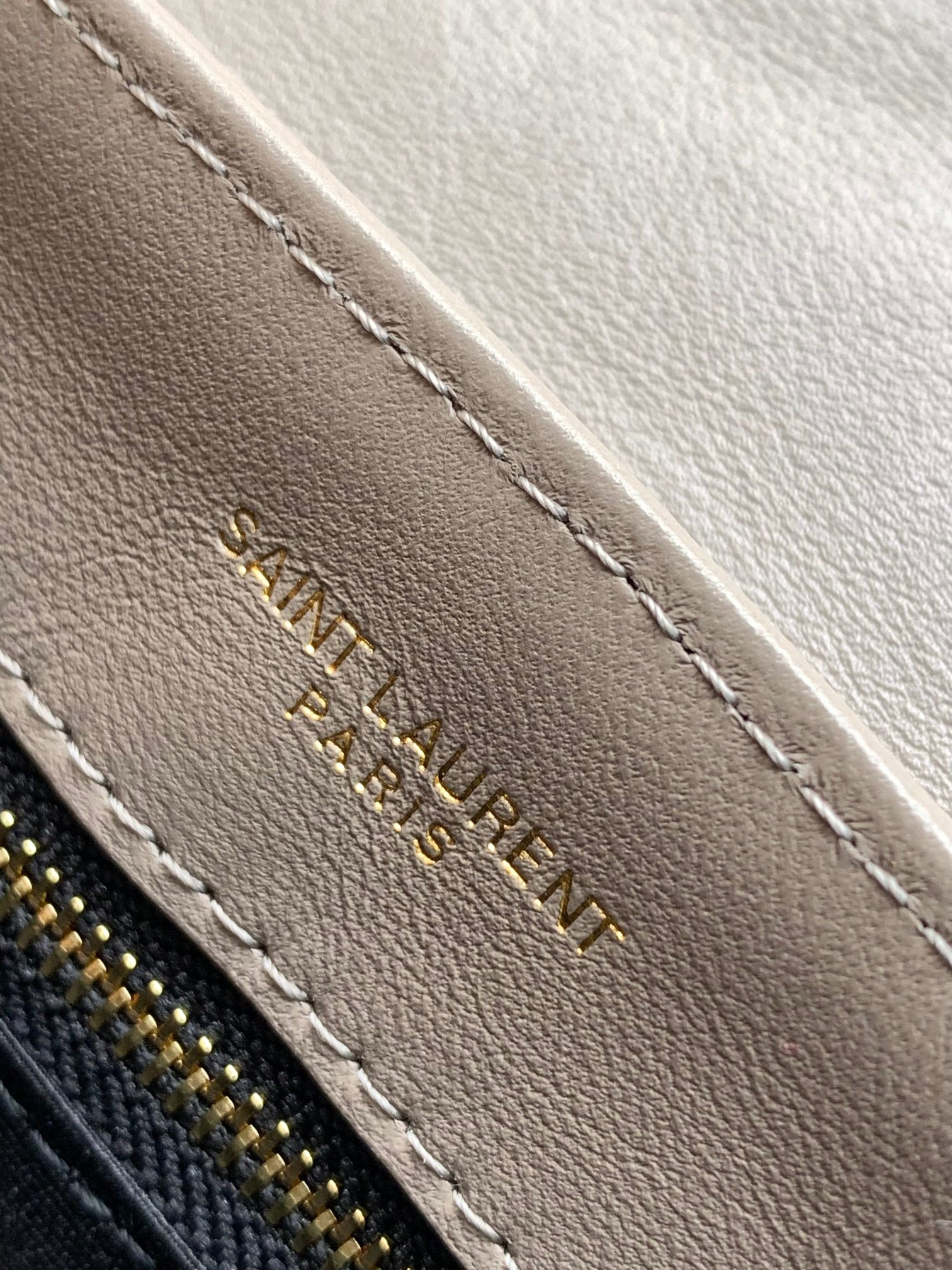 YSL TOY LOULOU IN QUILTED LEATHER GREYISH BROWN 7.9 X 5.5 X 3 INCHES - Image 9