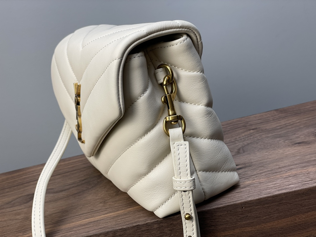 YSL TOY LOULOU IN QUILTED LEATHER WHITE 7.9 X 5.5 X 3 INCHES - Image 4