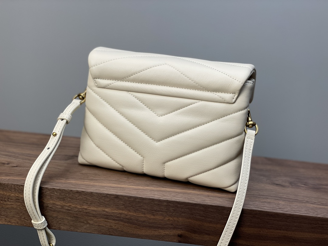YSL TOY LOULOU IN QUILTED LEATHER WHITE 7.9 X 5.5 X 3 INCHES - Image 5