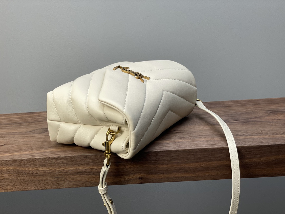 YSL TOY LOULOU IN QUILTED LEATHER WHITE 7.9 X 5.5 X 3 INCHES - Image 6