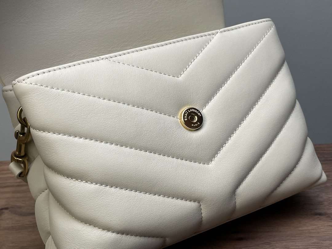 YSL TOY LOULOU IN QUILTED LEATHER WHITE 7.9 X 5.5 X 3 INCHES - Image 8