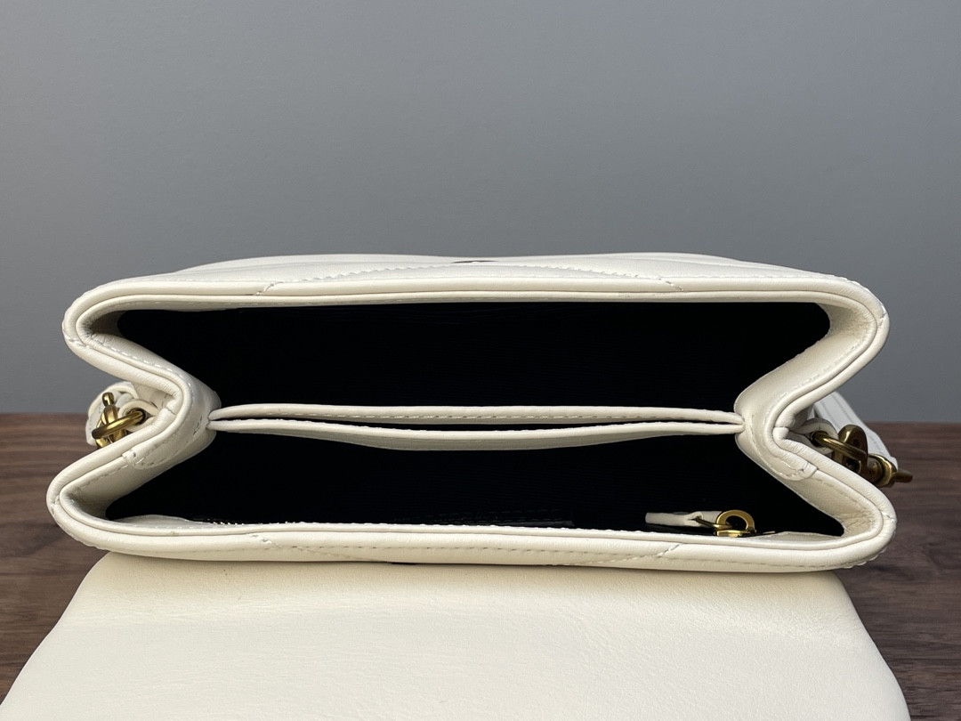 YSL TOY LOULOU IN QUILTED LEATHER WHITE 7.9 X 5.5 X 3 INCHES - Image 9
