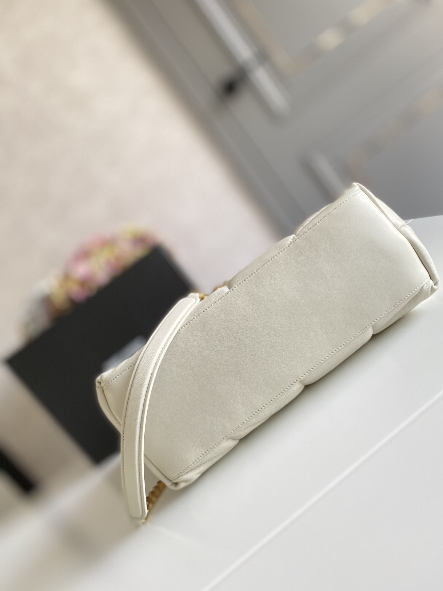 YSL PUFFER MEDIUM IN NAPPA LEATHER WHITE 13.7 X 9 X 5.3 INCHES - Image 6