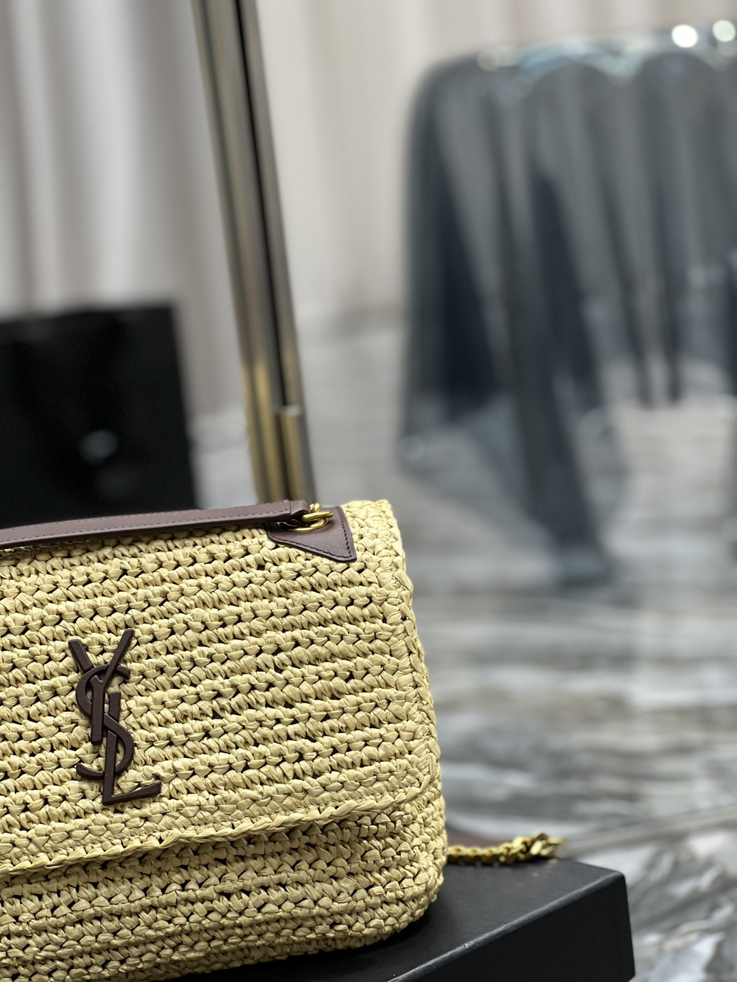 YSL NIKI MEDIUM CHAIN BAG IN RAFFIA AND LEATHER BEIGE 11 X 7.8 X 3.3 INCHES - Image 4