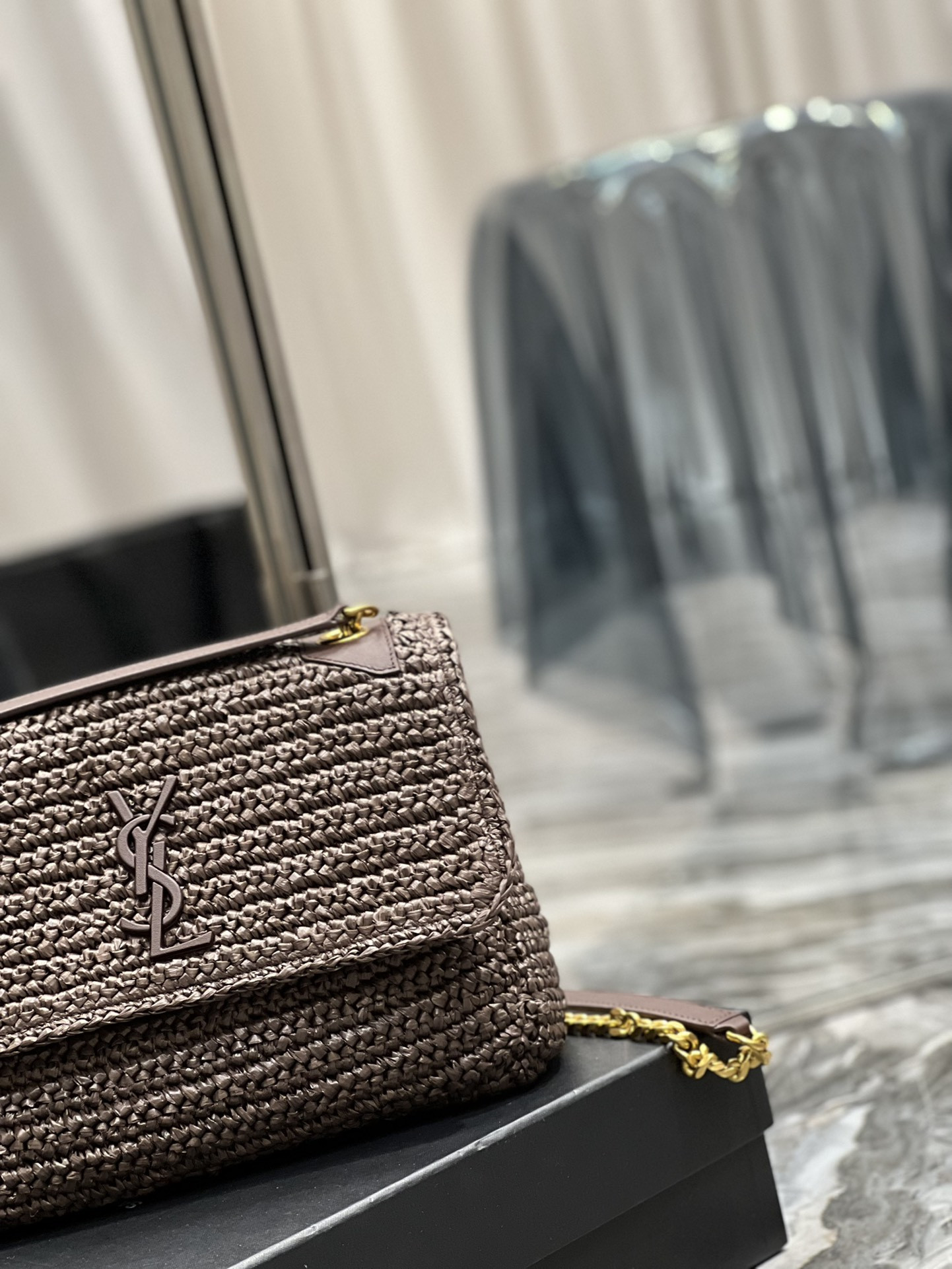 YSL NIKI MEDIUM CHAIN BAG IN RAFFIA AND LEATHER COFFEE 11 X 7.8 X 3.3 INCHES - Image 4