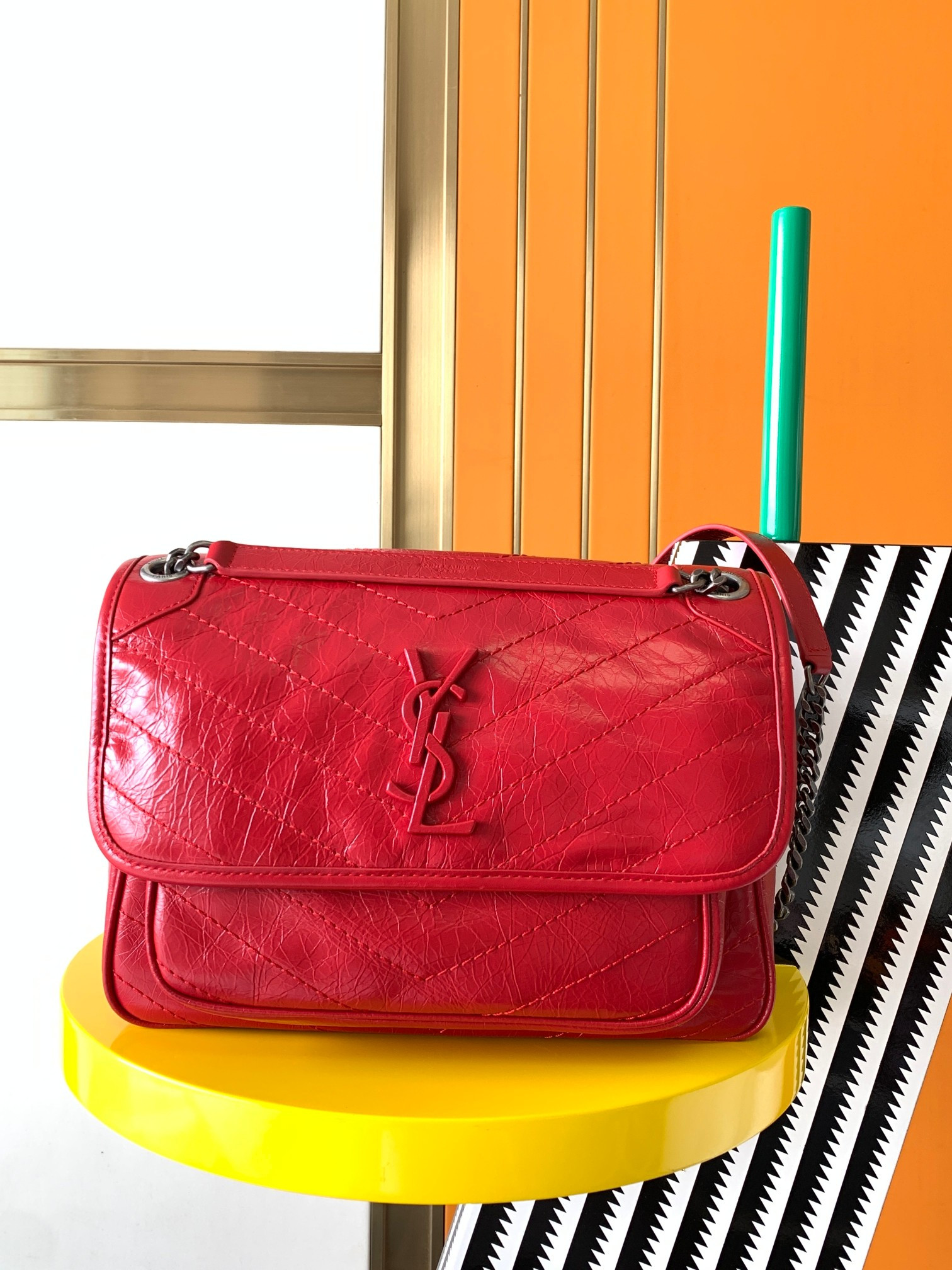 YSL NIKI MEDIUM IN VINTAGE LEATHER SHINY RED 11 X 7.8 X 3.3 INCHES - Image 2