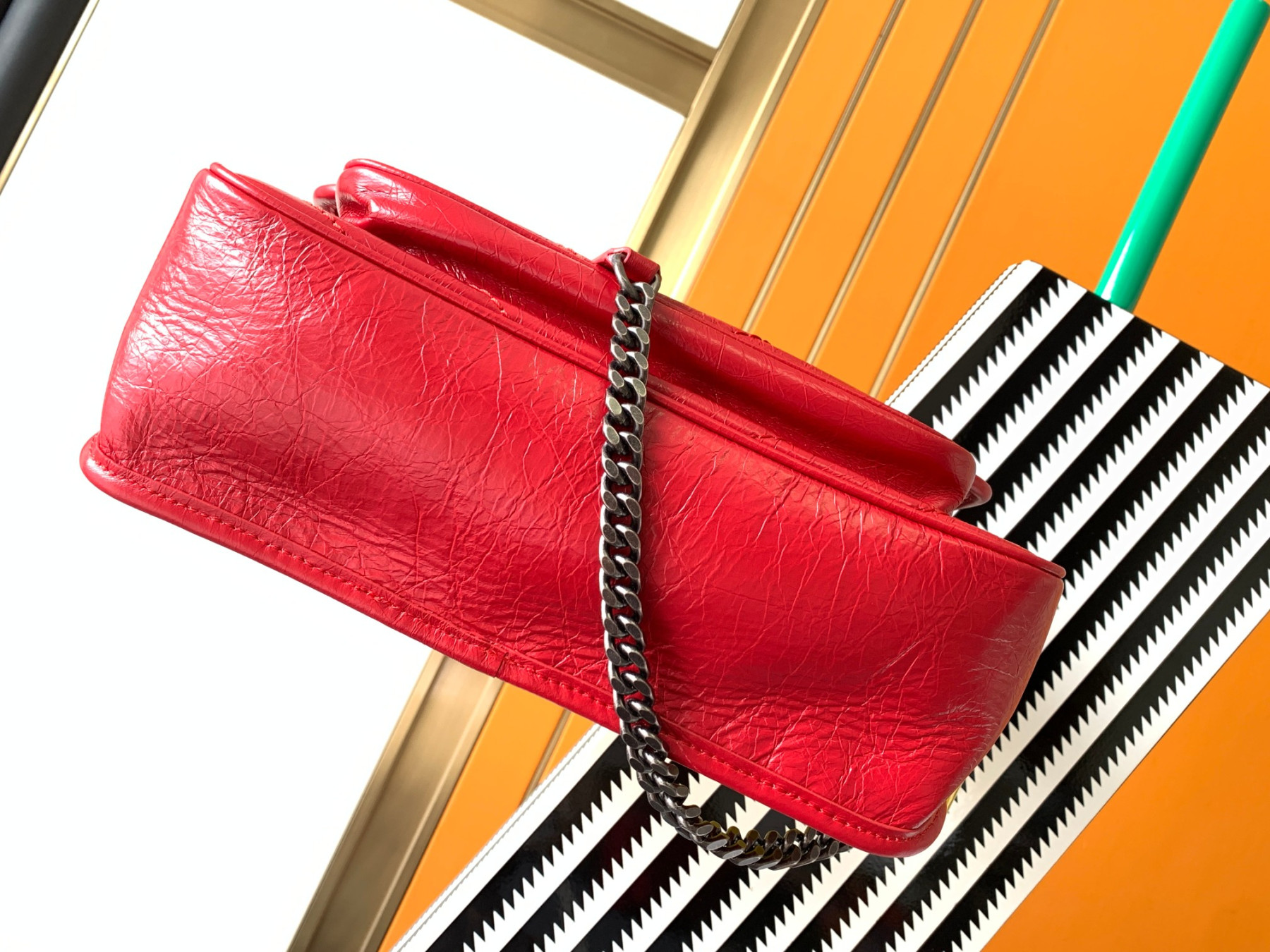 YSL NIKI MEDIUM IN VINTAGE LEATHER SHINY RED 11 X 7.8 X 3.3 INCHES - Image 4