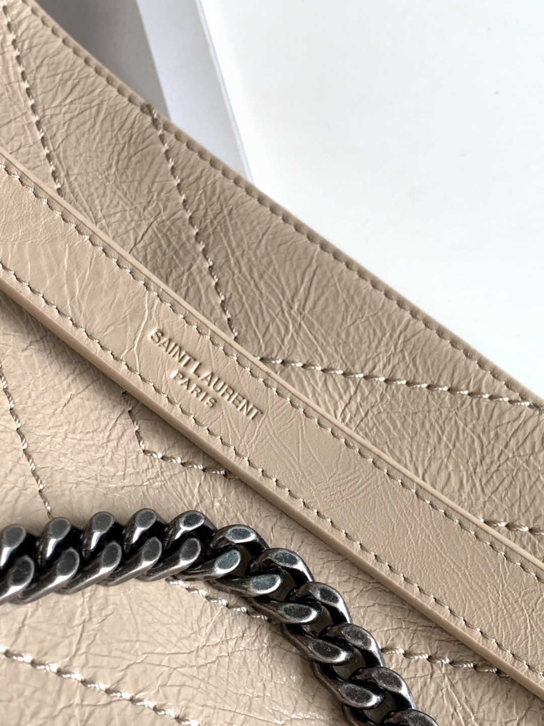 YSL NIKI SHOPPING IN VINTAGE LEATHER BEIGE 12.9 X 10.6 X 4.5 INCHES - Image 6