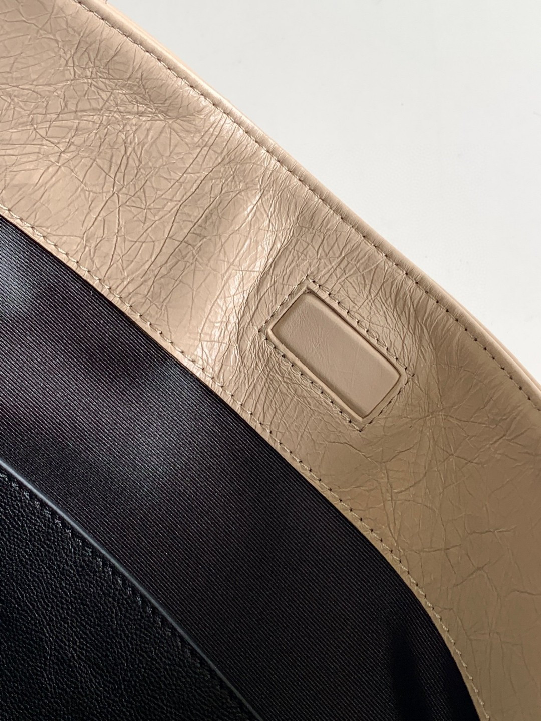 YSL NIKI SHOPPING IN VINTAGE LEATHER BEIGE 12.9 X 10.6 X 4.5 INCHES - Image 10