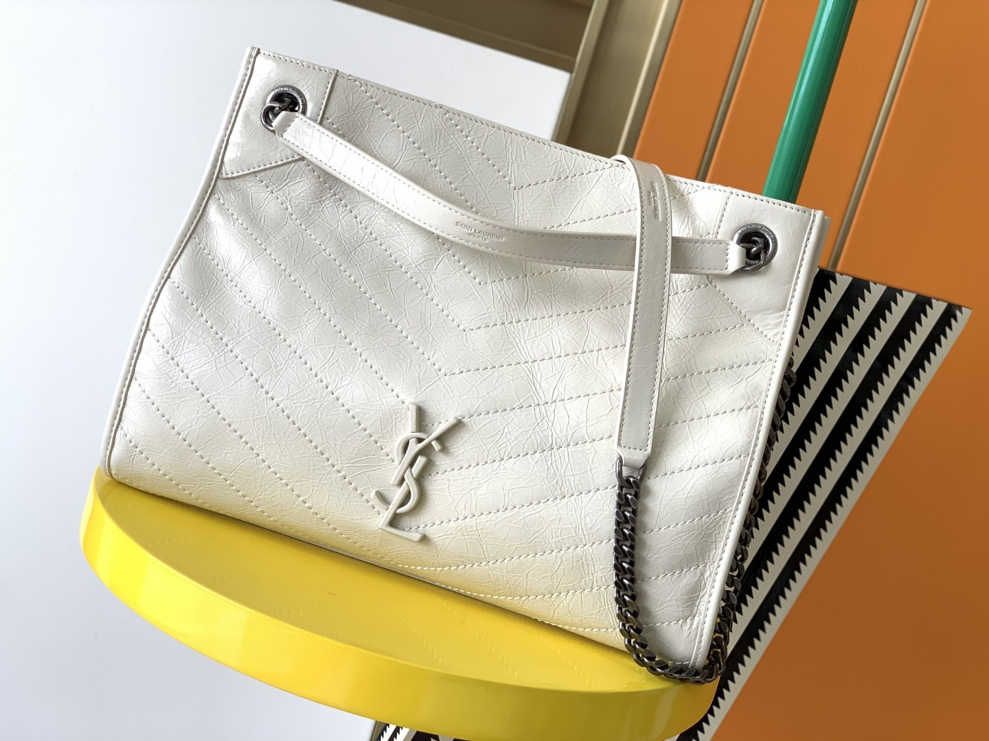 YSL NIKI SHOPPING IN VINTAGE LEATHER WHITE 12.9 X 10.6 X 4.5 INCHES - Image 2