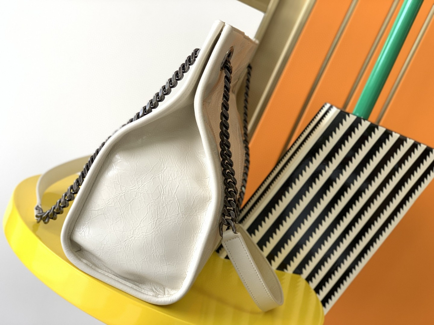 YSL NIKI SHOPPING IN VINTAGE LEATHER WHITE 12.9 X 10.6 X 4.5 INCHES - Image 3