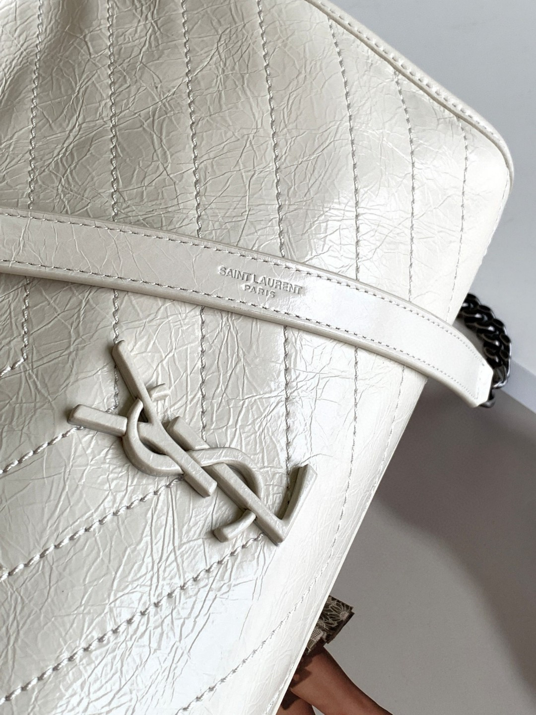 YSL NIKI SHOPPING IN VINTAGE LEATHER WHITE 12.9 X 10.6 X 4.5 INCHES - Image 6