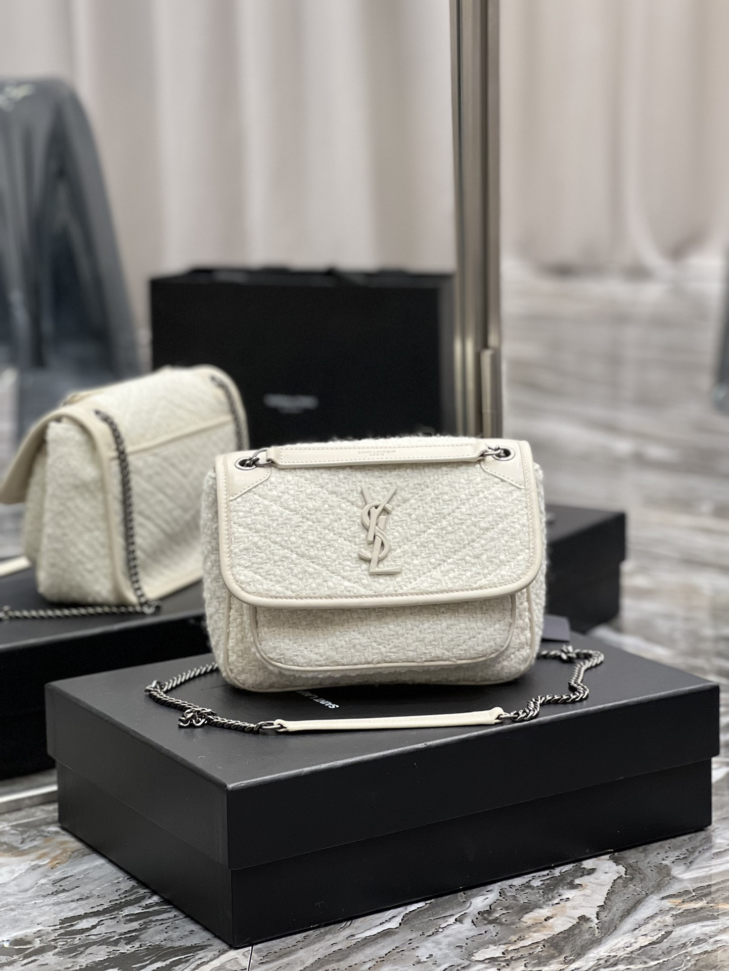 YSL NIKI MEDIUM IN WHITE 11 X 7.8 X 3.3 INCHES - Image 2