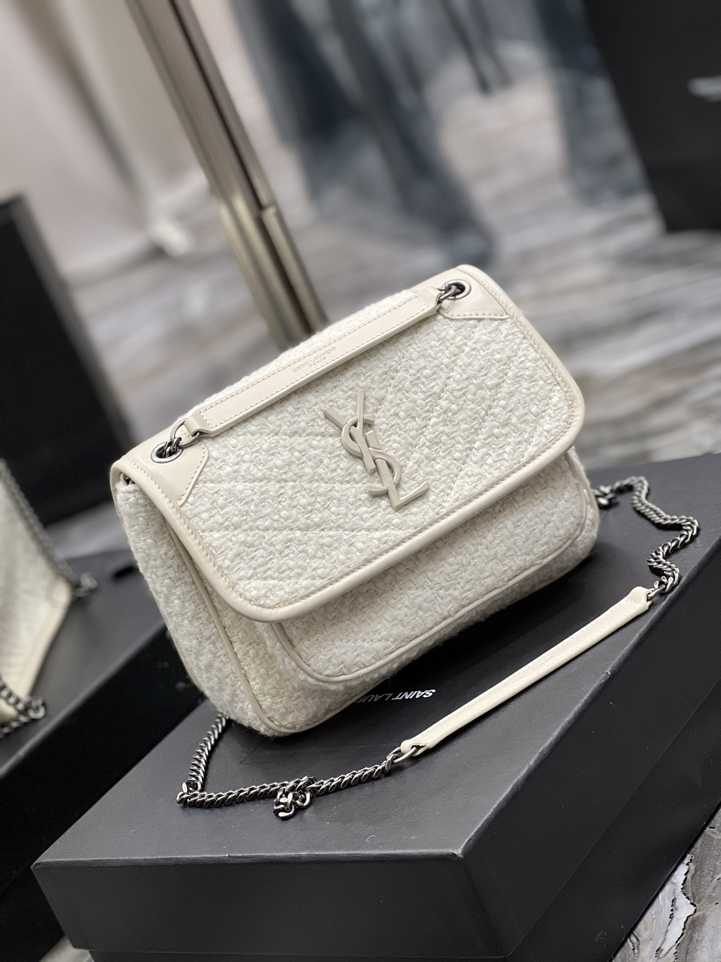 YSL NIKI MEDIUM IN WHITE 11 X 7.8 X 3.3 INCHES - Image 3