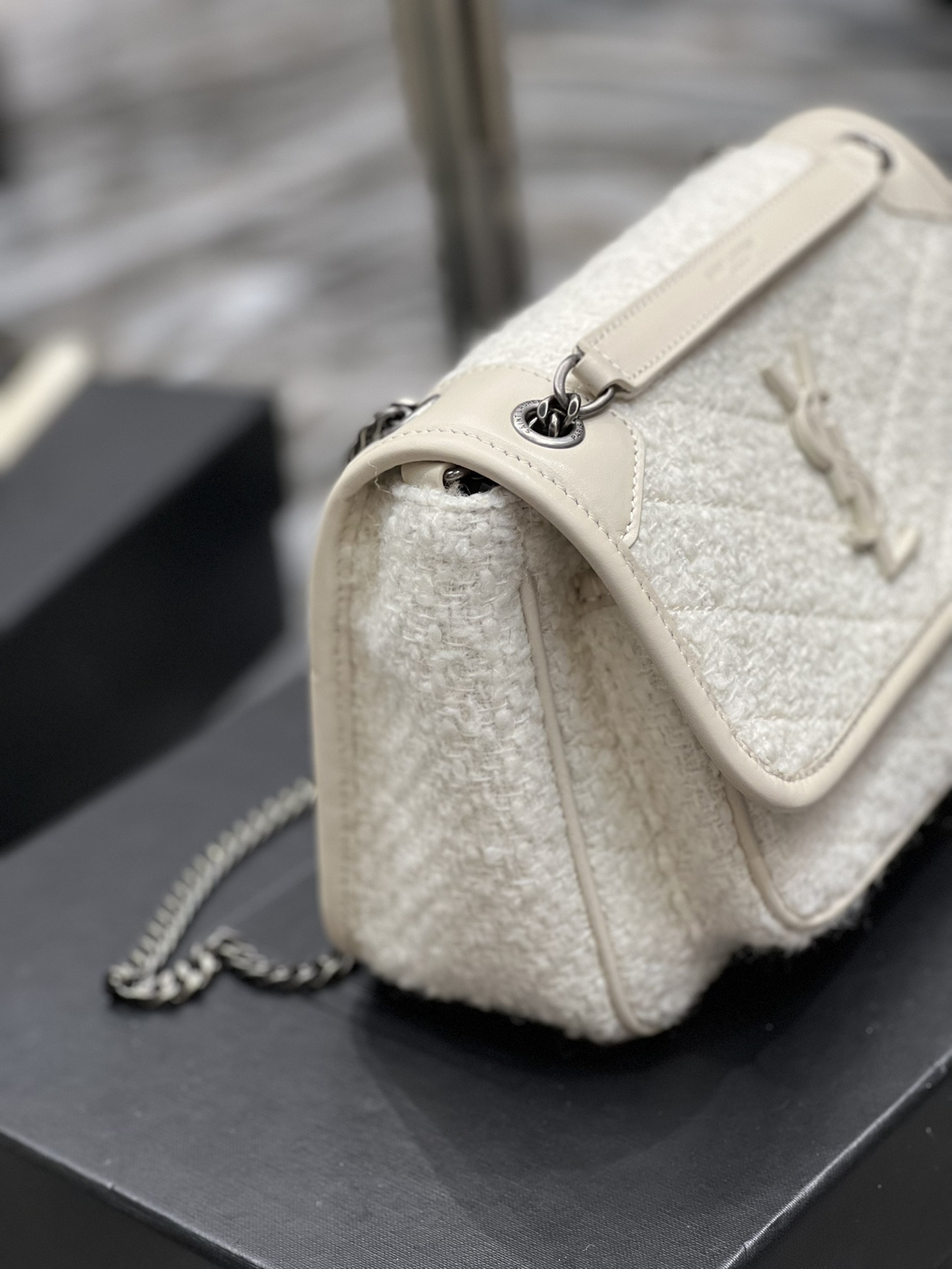 YSL NIKI MEDIUM IN WHITE 11 X 7.8 X 3.3 INCHES - Image 4