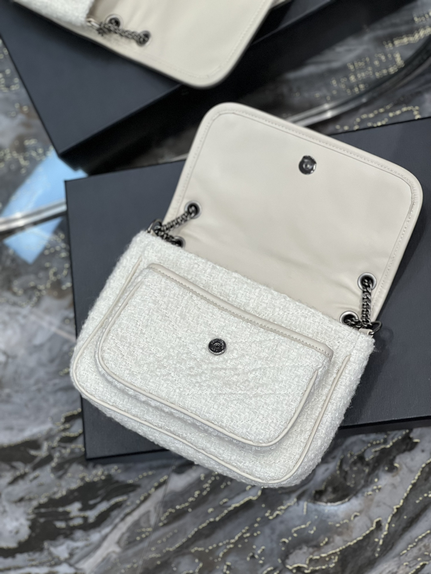 YSL NIKI MEDIUM IN WHITE 11 X 7.8 X 3.3 INCHES - Image 8