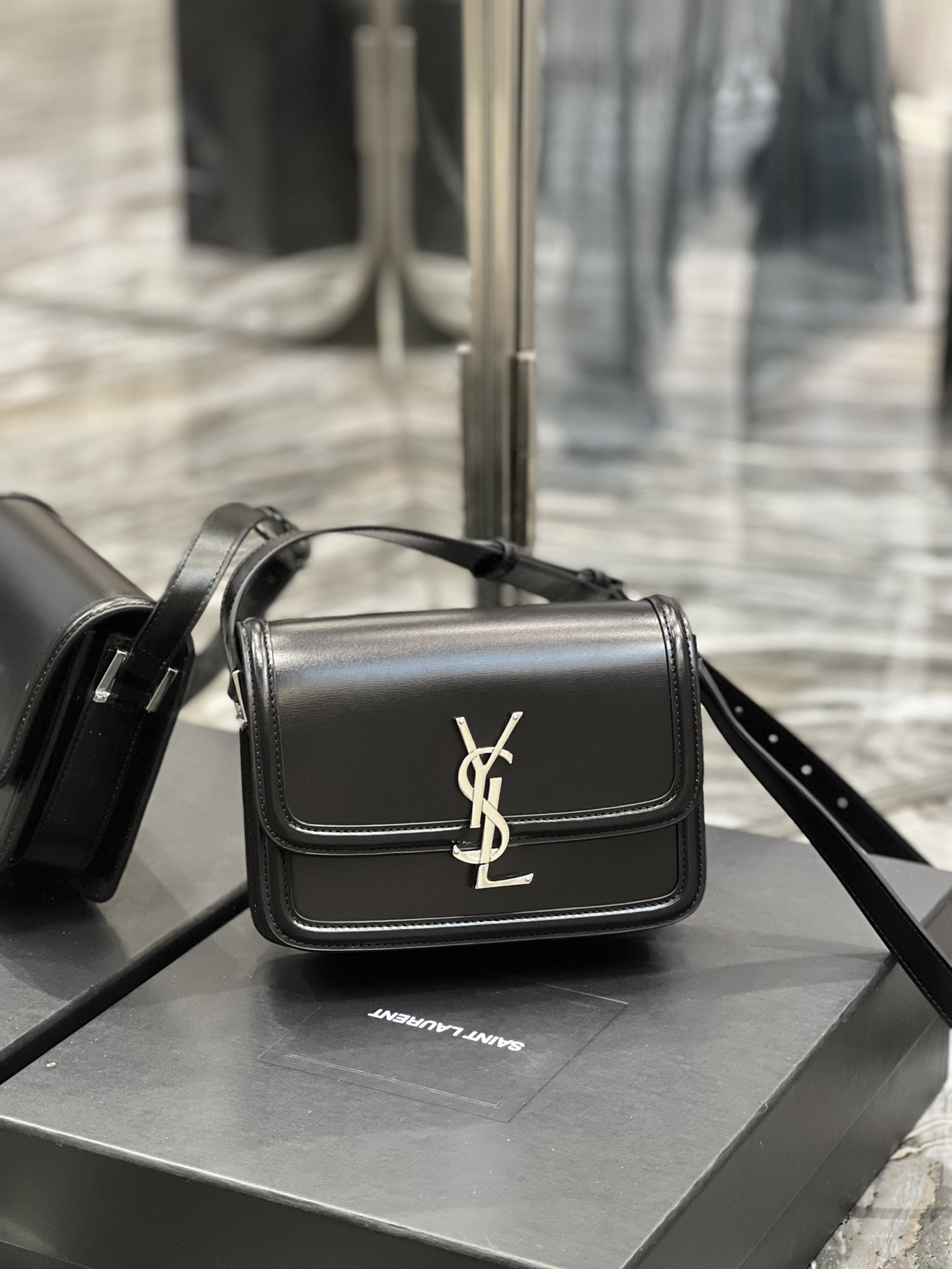 YSL SOLFERINO SMALL IN GLAZED LEATHER 7.4 X 5.1 X 1.9 INCHES - Image 3