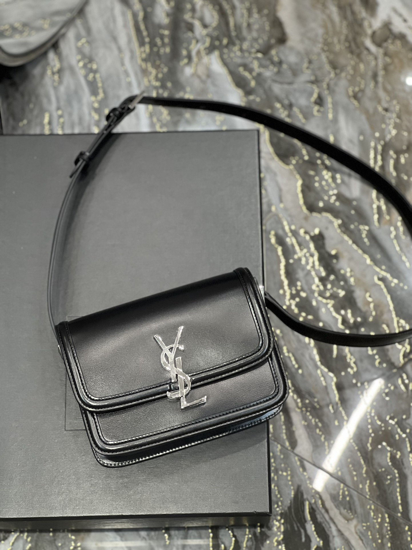 YSL SOLFERINO SMALL IN GLAZED LEATHER 7.4 X 5.1 X 1.9 INCHES - Image 6
