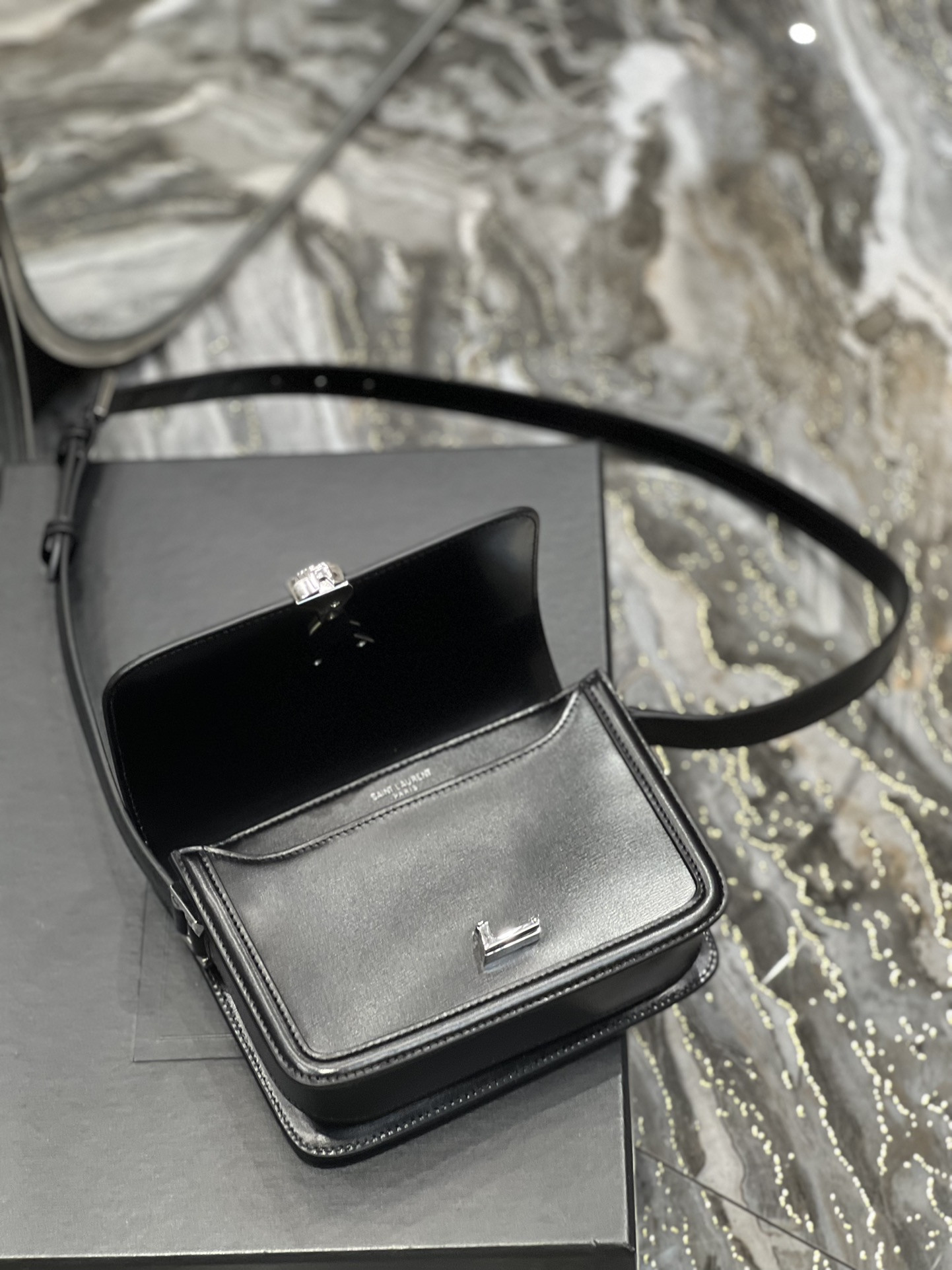 YSL SOLFERINO SMALL IN GLAZED LEATHER 7.4 X 5.1 X 1.9 INCHES - Image 9