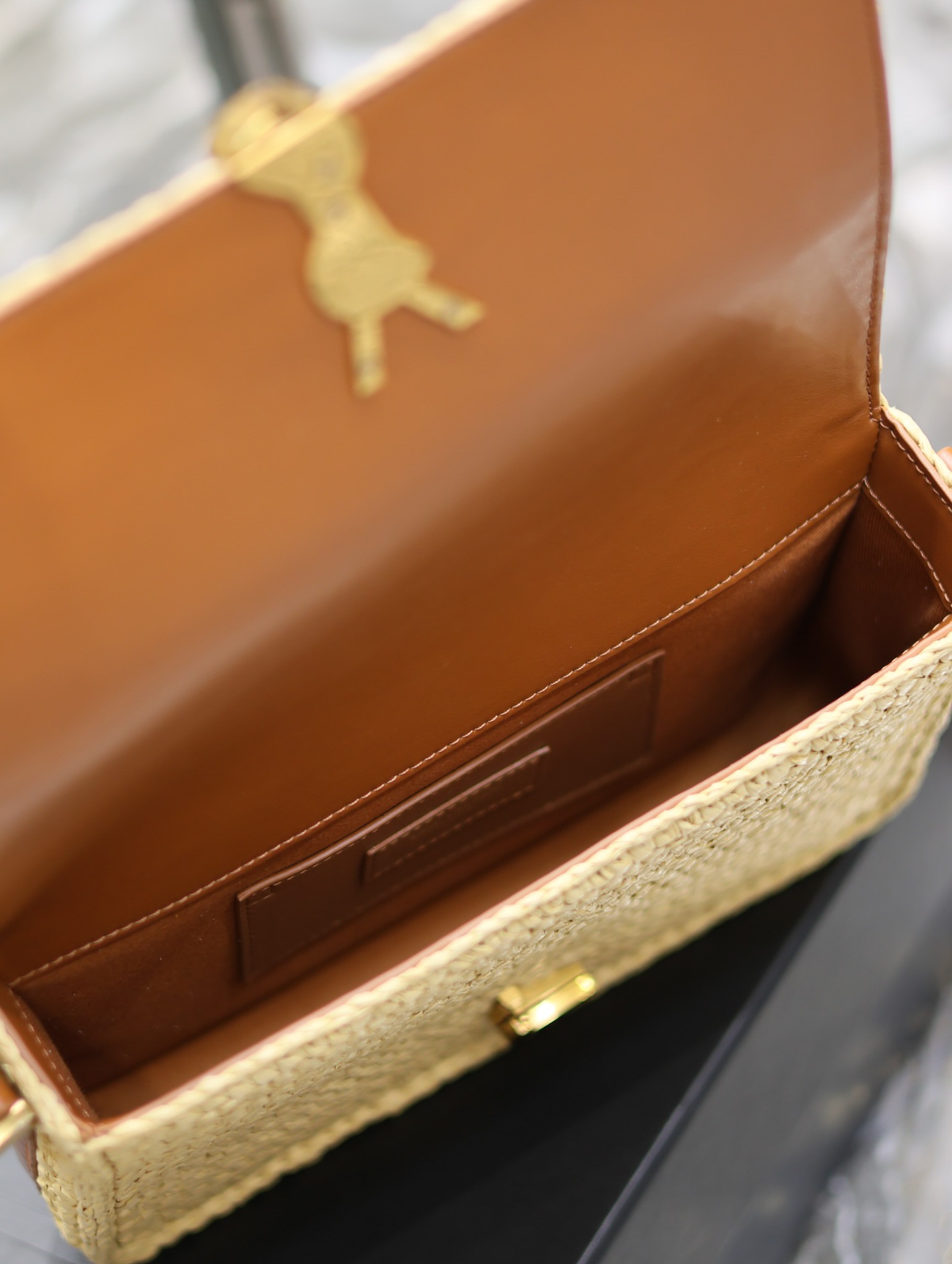YSL SOLFERINO MEDIUM IN RAFFIA AND VEGETABLE-TANNED LEATHER NATUREL AND BRICK 9.1 X 6.3 X 2.4 INCHES - Image 10